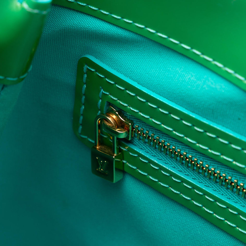 Louis Vuitton Monogram Vernis Wilshire PM (SHG-uSHQBu)