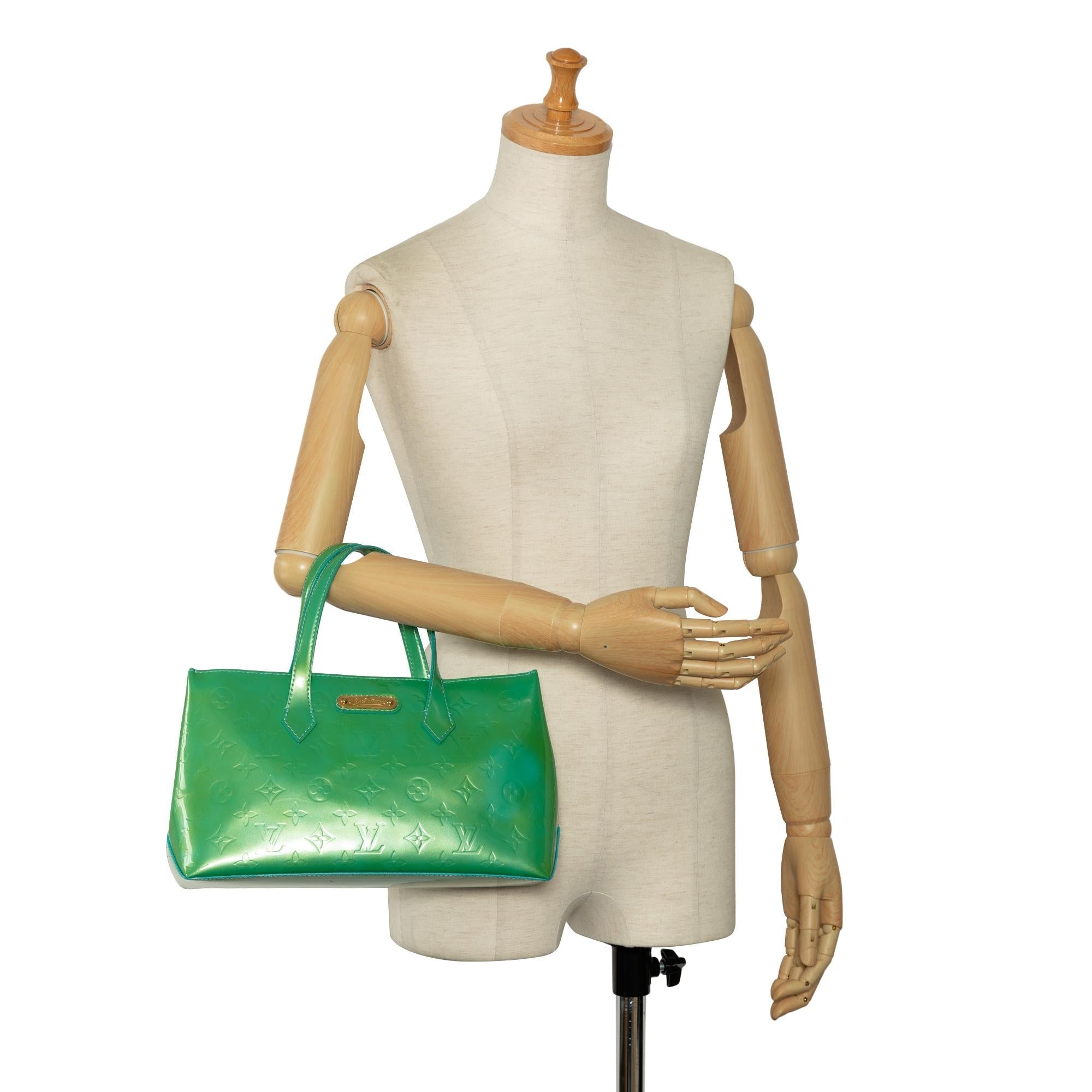 Louis Vuitton Monogram Vernis Wilshire PM (SHG-uSHQBu)