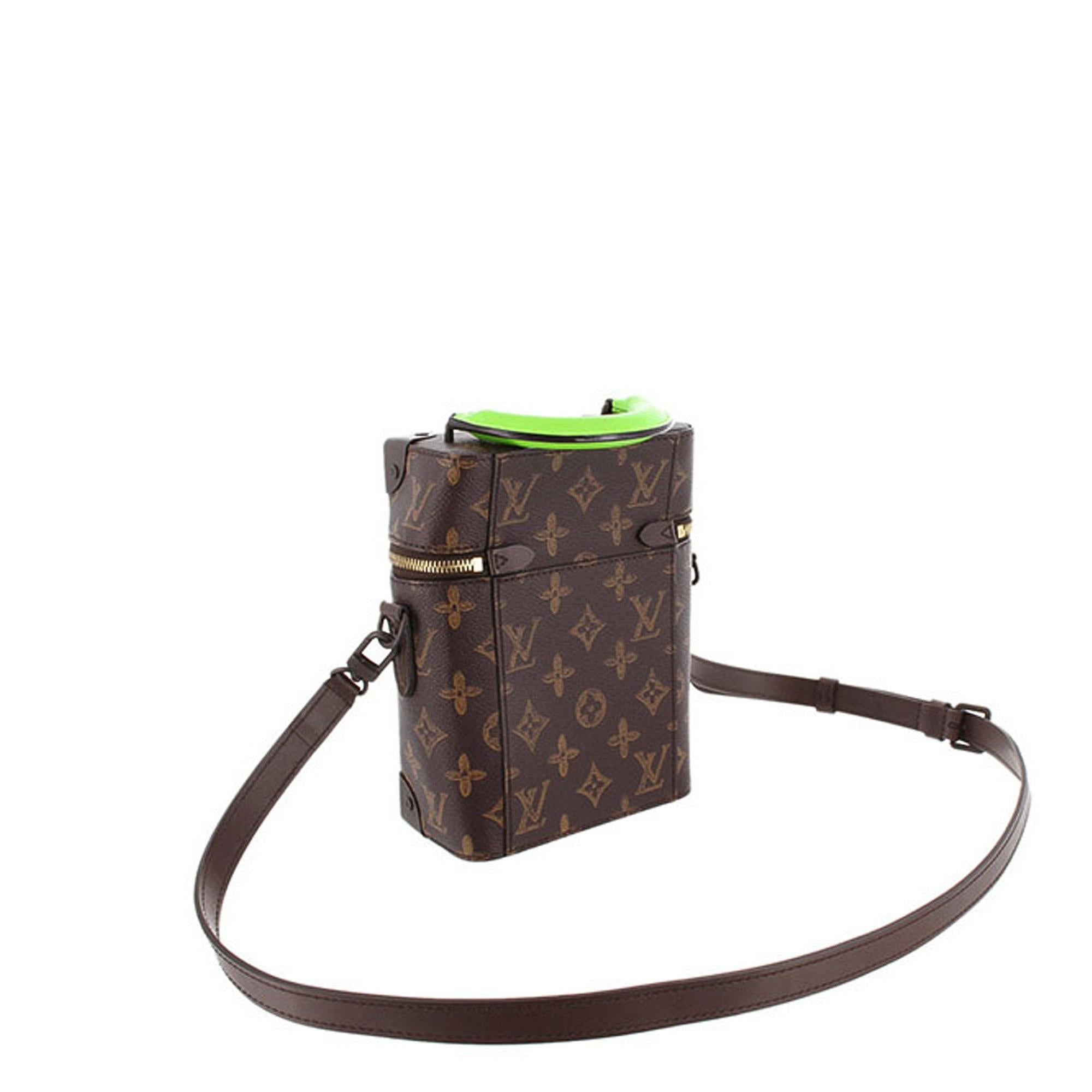 Louis Vuitton Monogram Vertical Box Trunk (SHG-aKatHl)