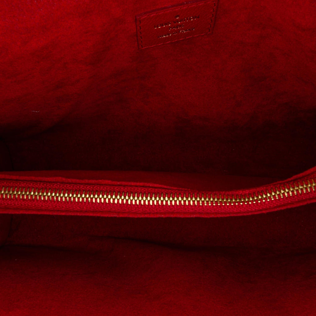 Louis Vuitton Monogram Victoire (SHG-tVgQig)