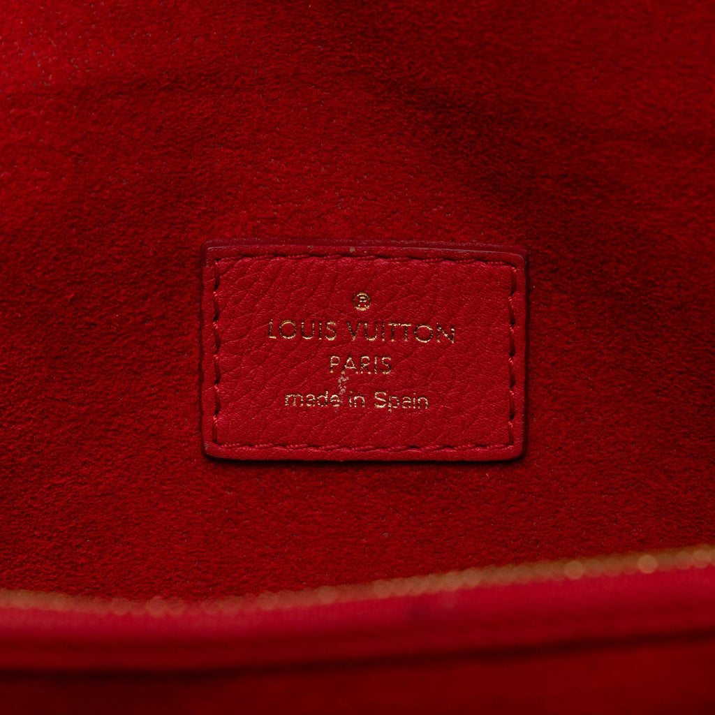 Louis Vuitton Monogram Victoire (SHG-pWRJnA)