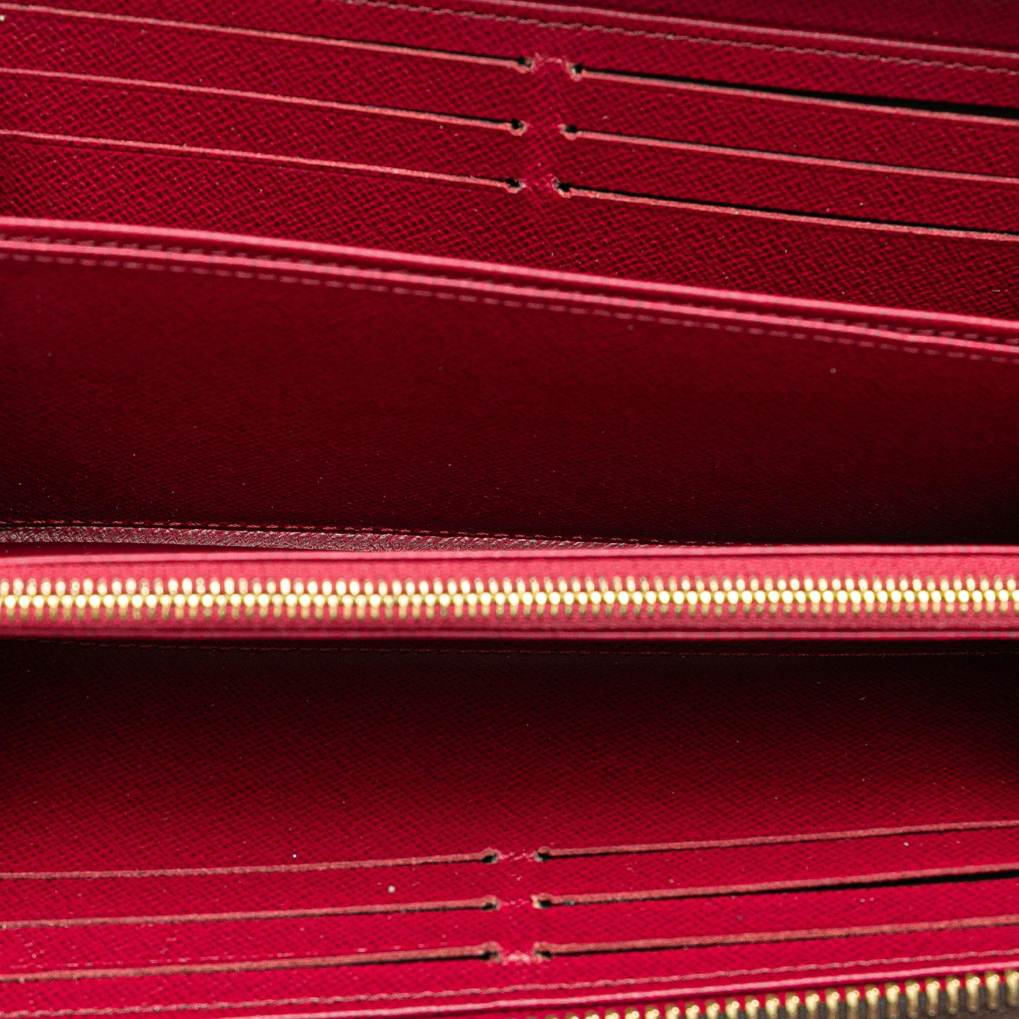 Louis Vuitton Monogram Zippy Wallet (SHG-HiaSAc)