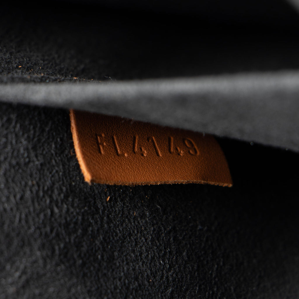 Louis Vuitton Reverse Monogram Dauphine MM Shoulder Bag - FINAL SALE (SHF-qc8Mo6)