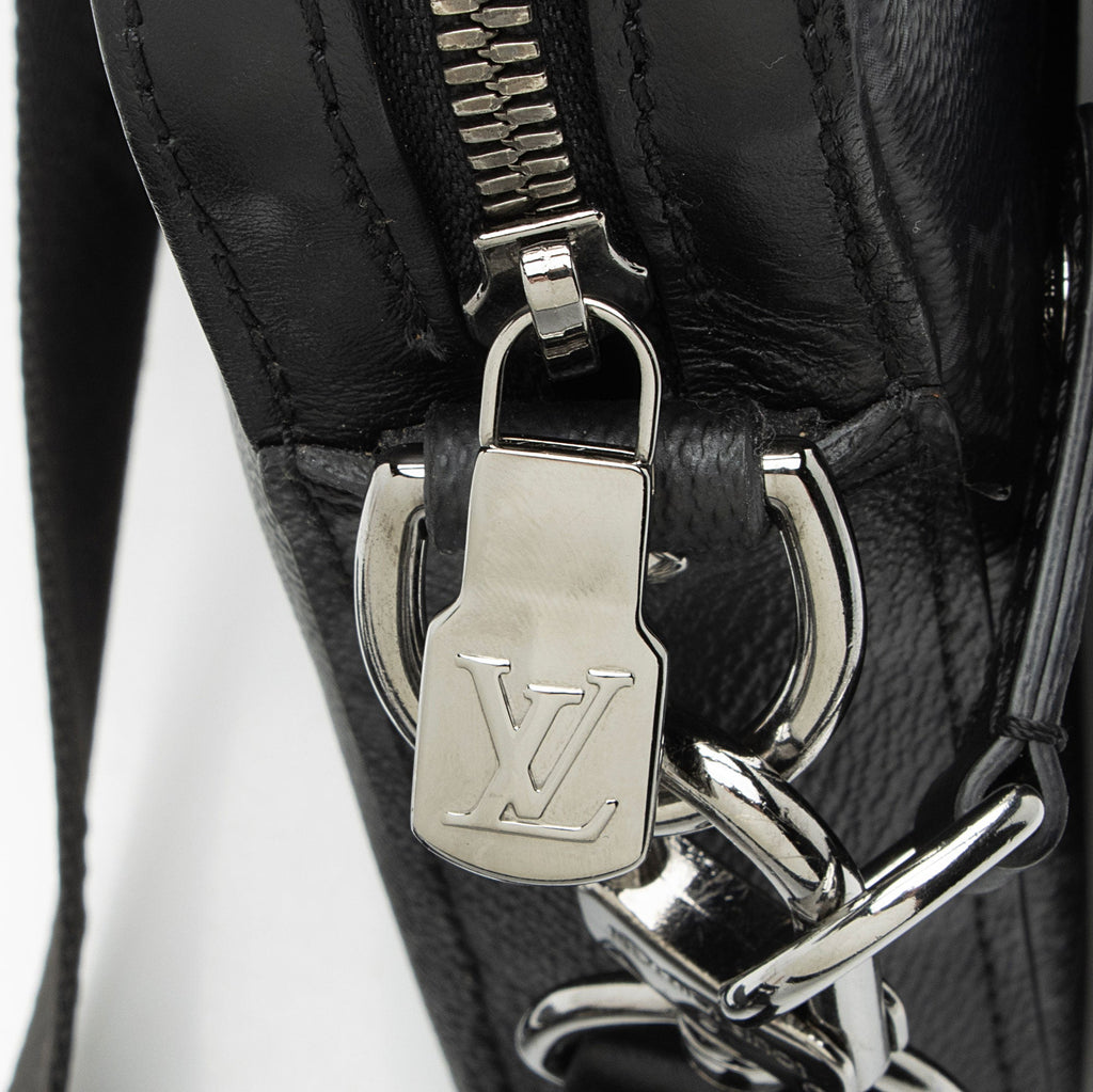 Louis Vuitton Reverse Monogram Eclipse Trio Messenger (SHF-JPkZwY)