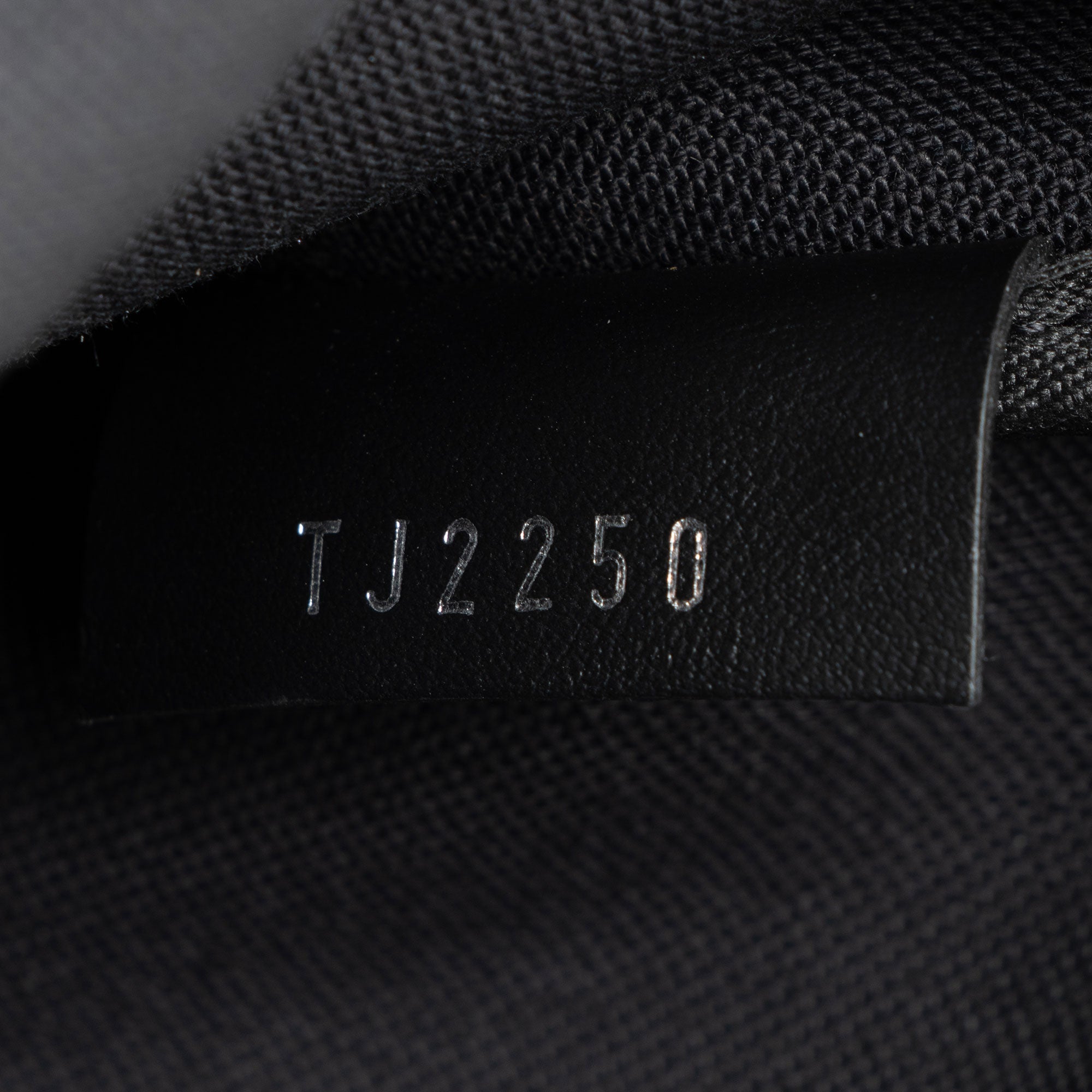 Louis Vuitton Reverse Monogram Eclipse Trio Messenger (SHF-JPkZwY)