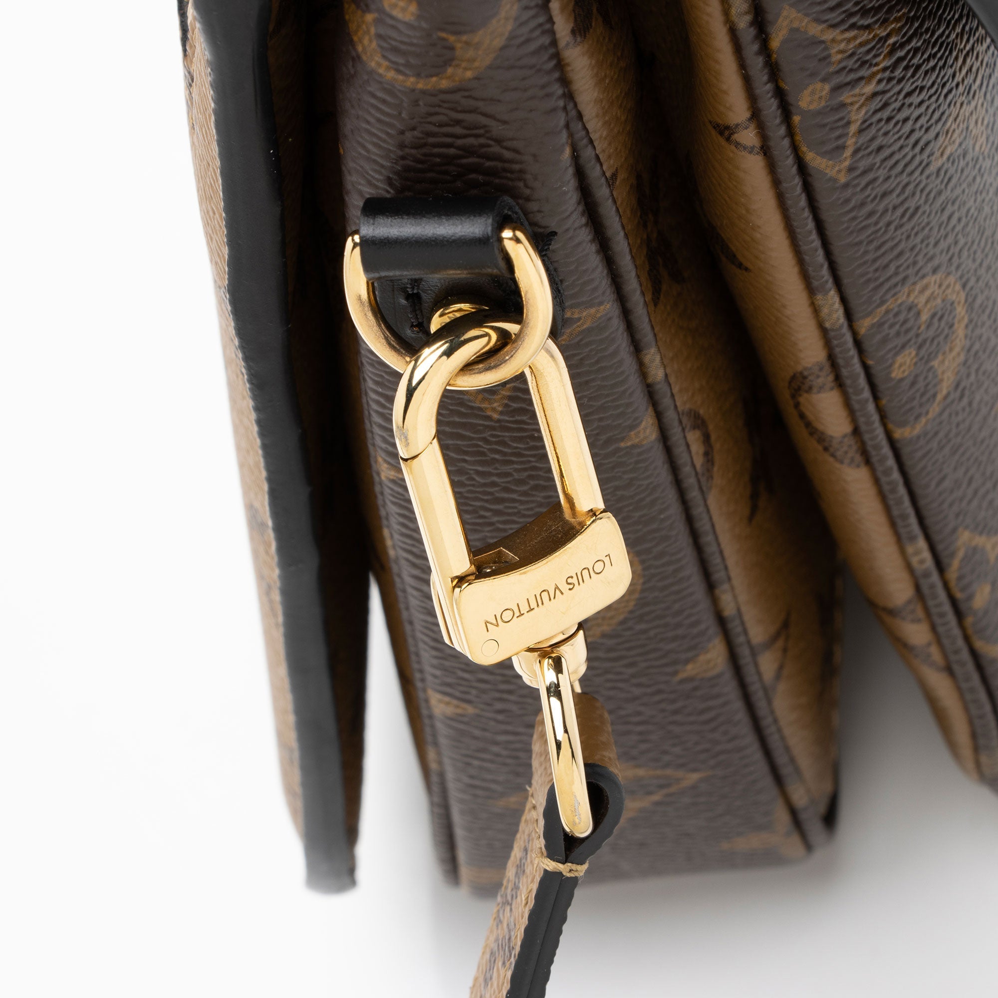 Louis Vuitton Reverse Monogram Pochette Metis Shoulder Bag (SHF-AEJTIE)