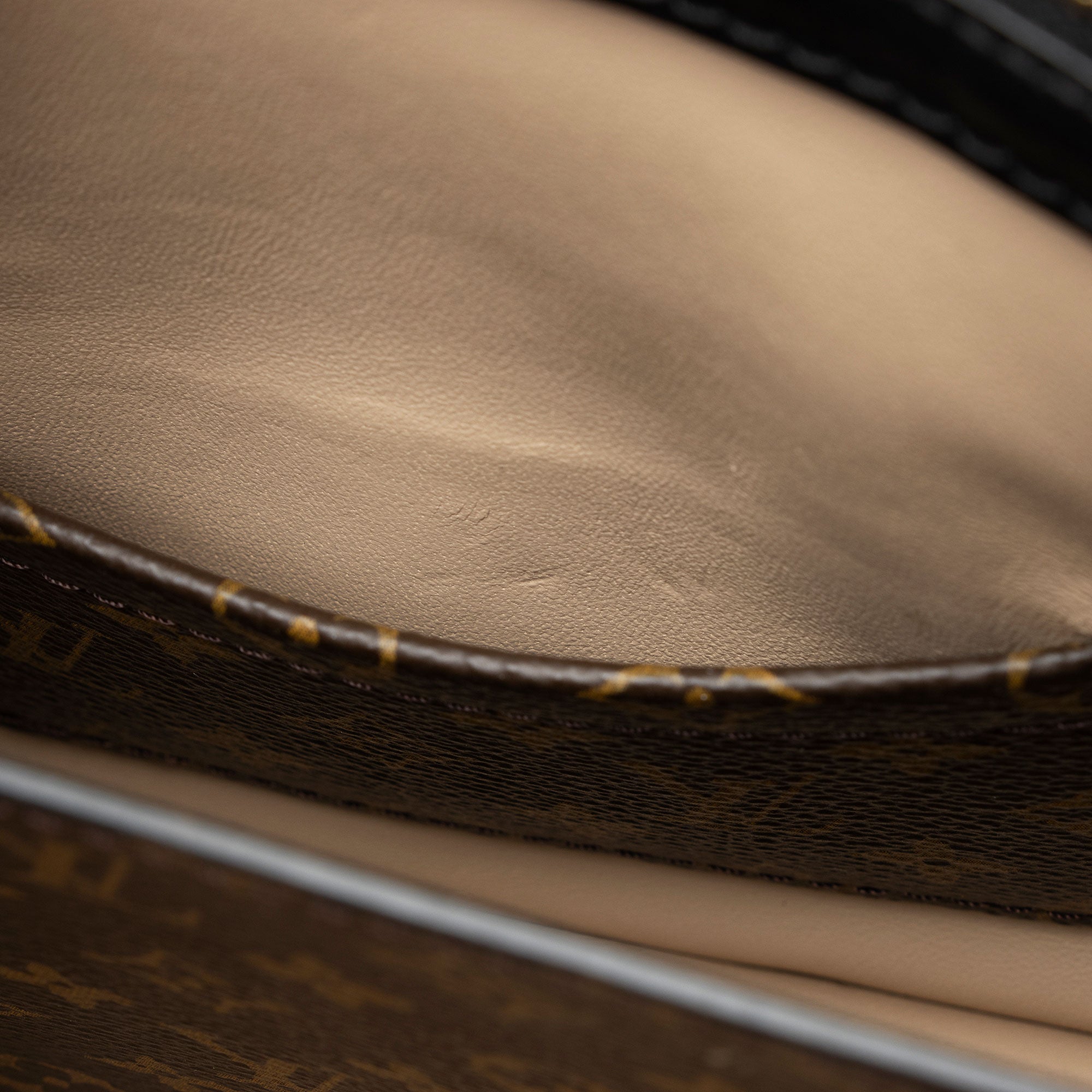 Louis Vuitton Reverse Monogram Trunk Clutch (SHF-sTBUNH)