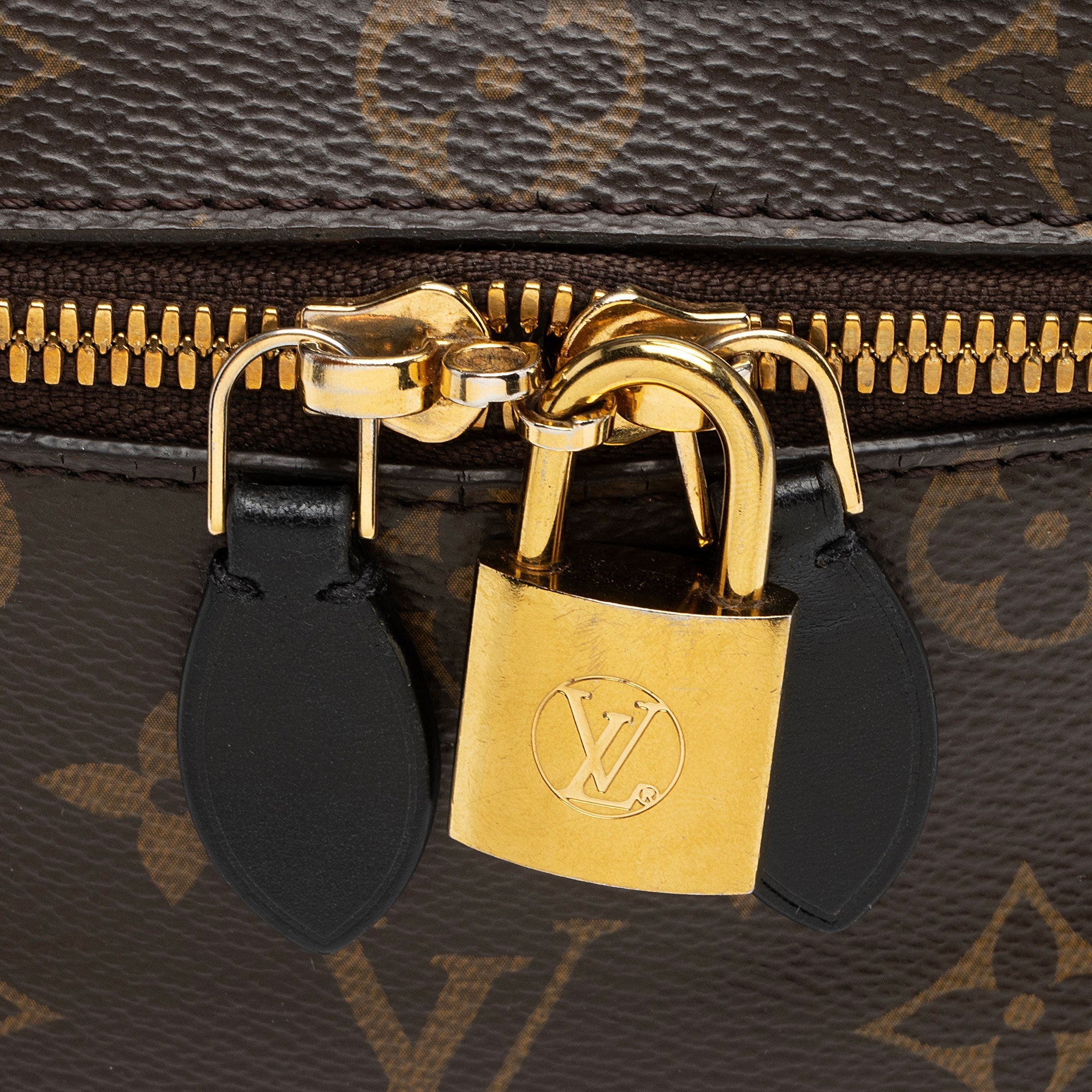 Louis Vuitton Reverse Monogram Vanity PM Shoulder Bag (SHF-yR0z4g)