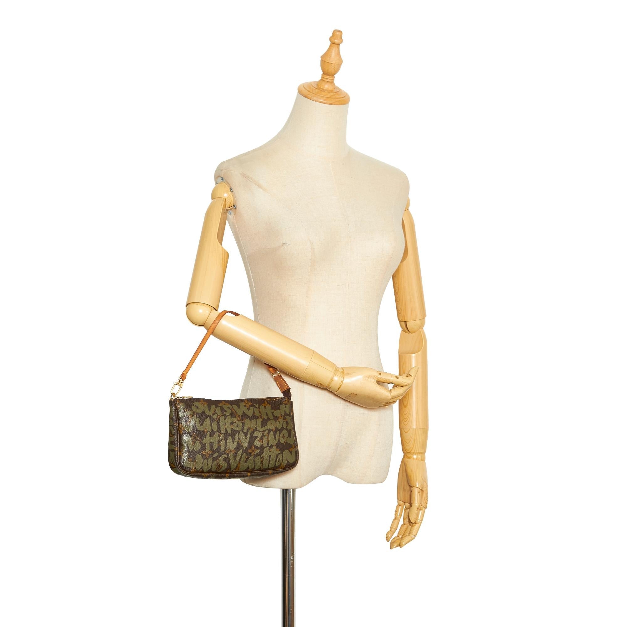 Louis Vuitton Stephen Sprouse Monogram Graffiti Pochette Accessoires (SHG-Hv6atm)