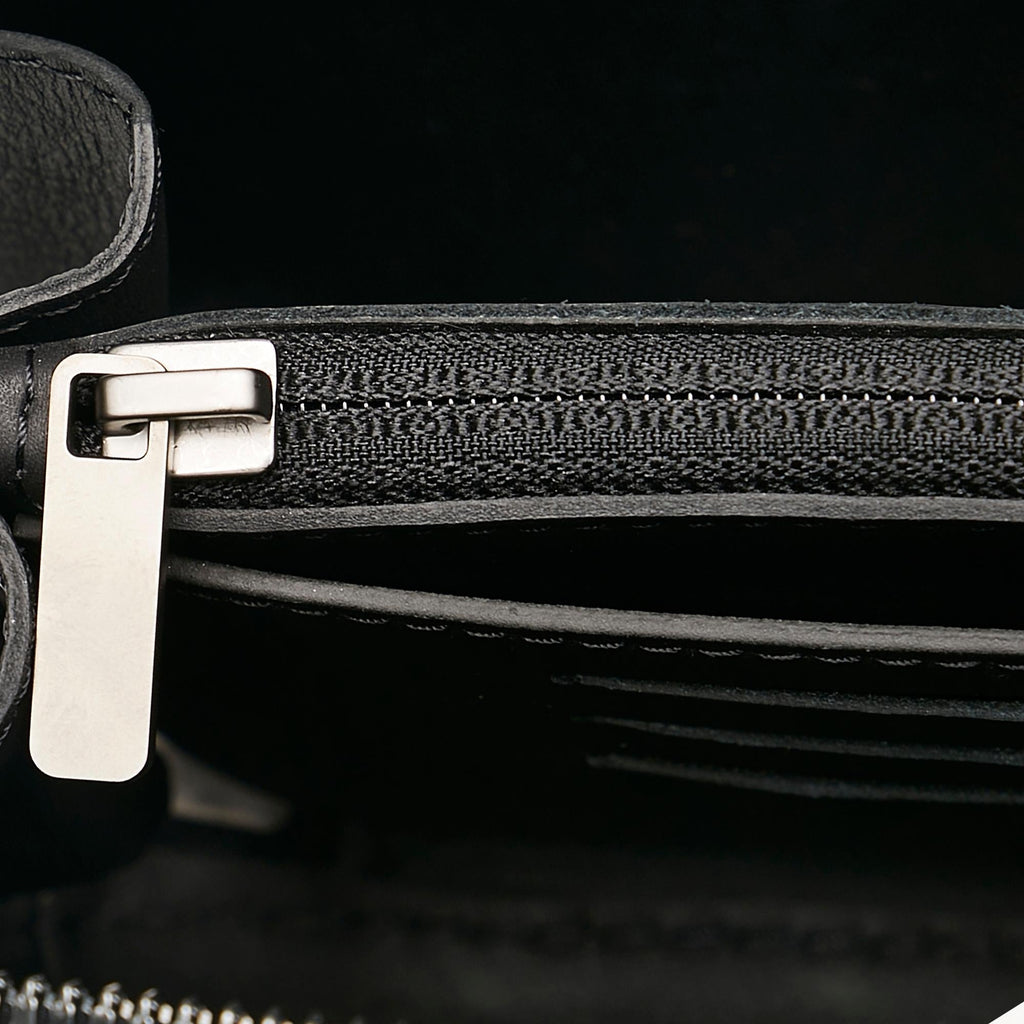 Louis Vuitton Taurillion Monogram Horizon Clutch (SHG-37424)