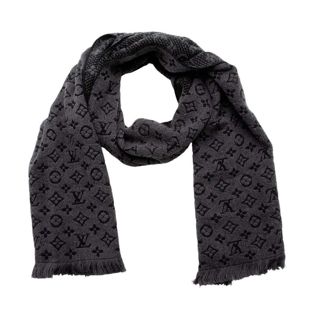 Louis Vuitton Wool Monogram Classic Scarf (SHF-6ZKjr7)