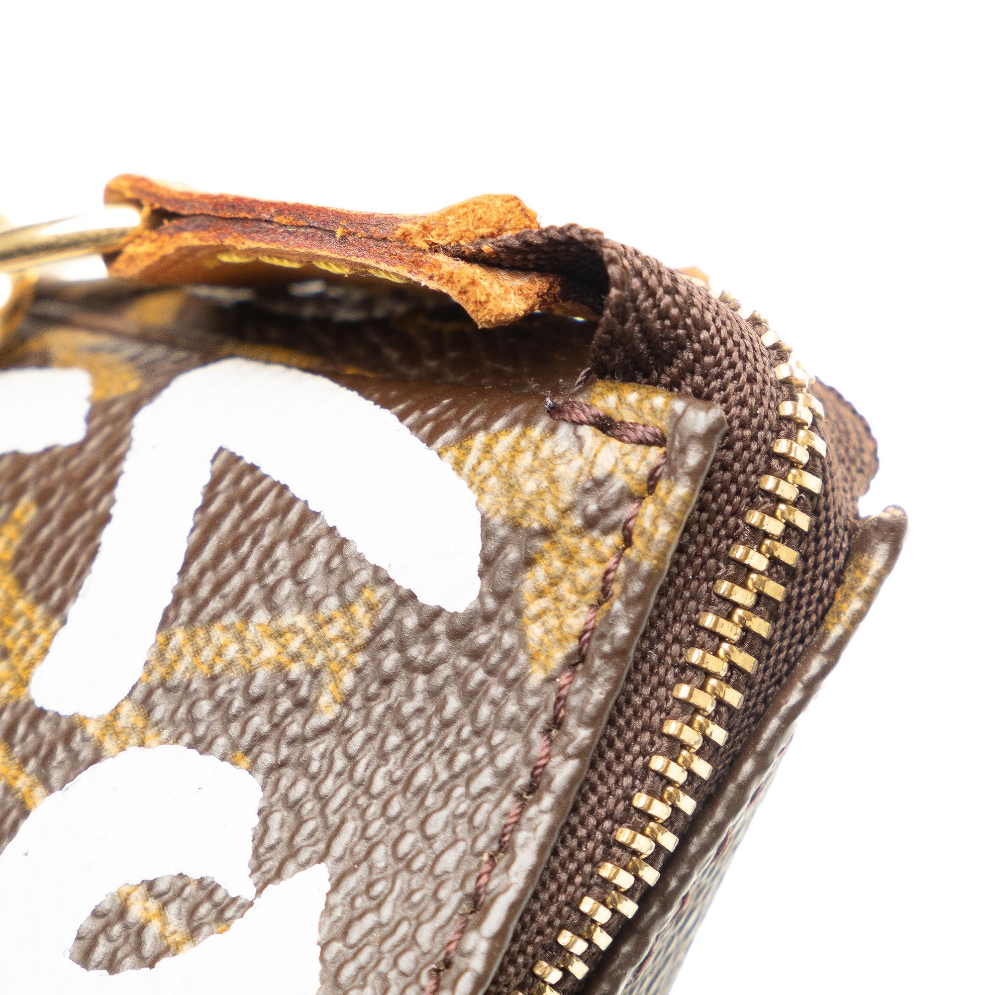Louis Vuitton x Stephen Sprouse Monogram Graffiti Pochette Accessoires (SHG-0eY3am)