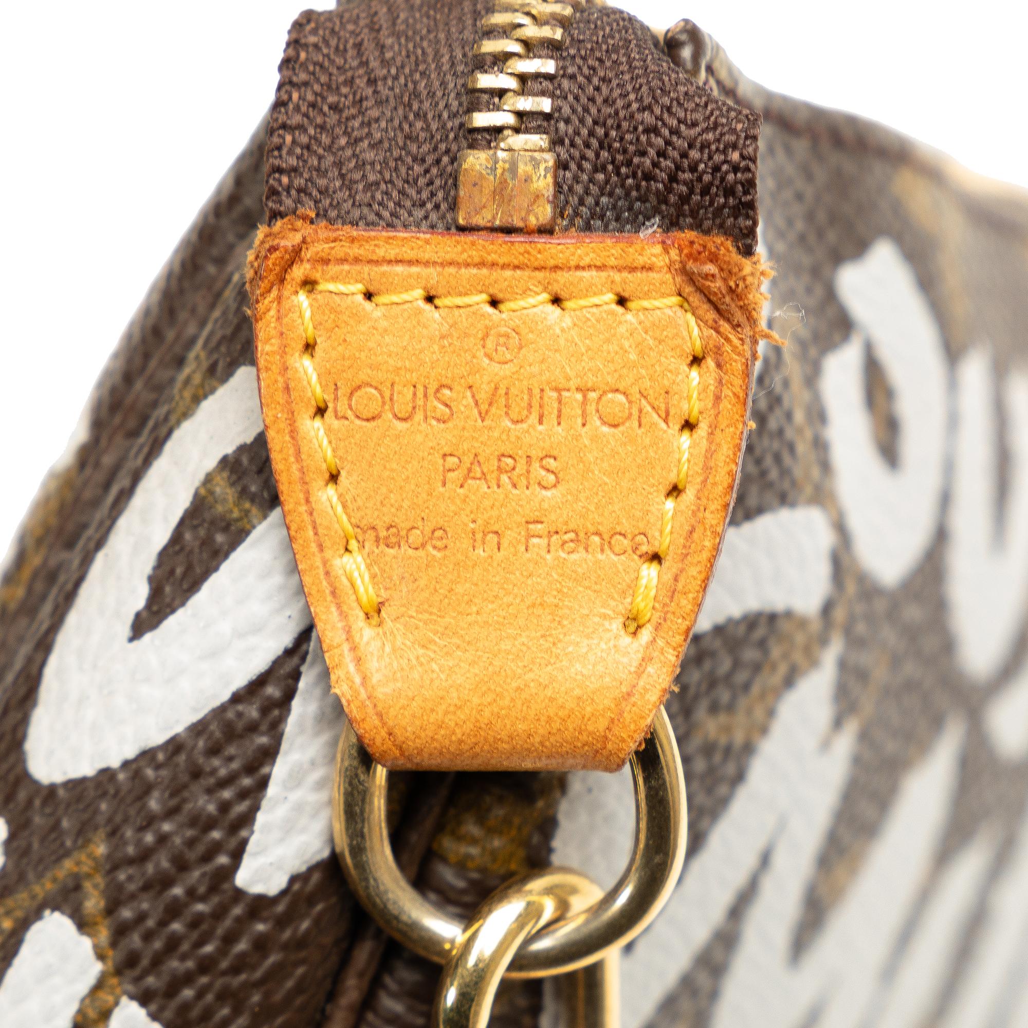 Louis Vuitton x Stephen Sprouse Monogram Graffiti Pochette Accessoires (SHG-0eY3am)