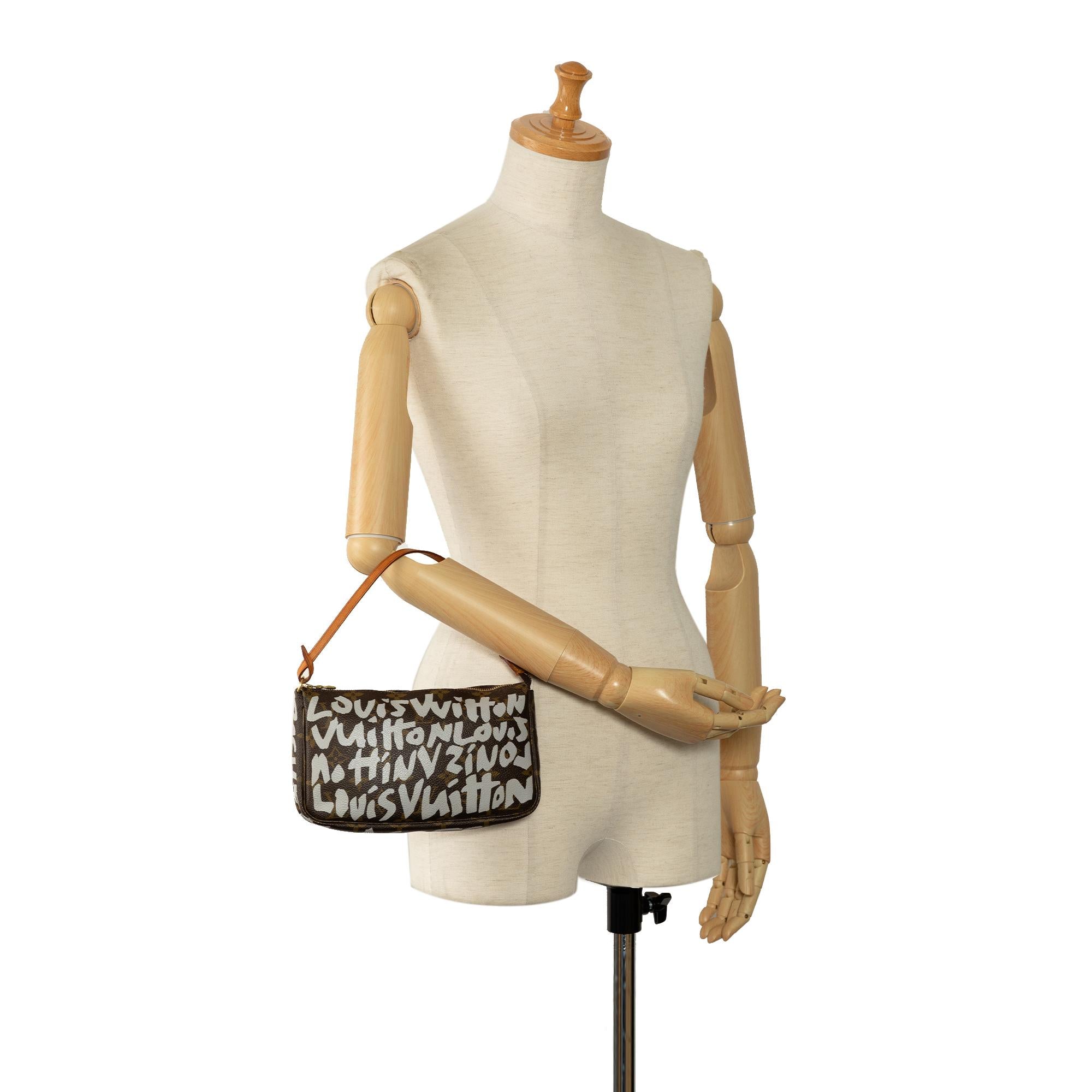 Louis Vuitton x Stephen Sprouse Monogram Graffiti Pochette Accessoires (SHG-0eY3am)
