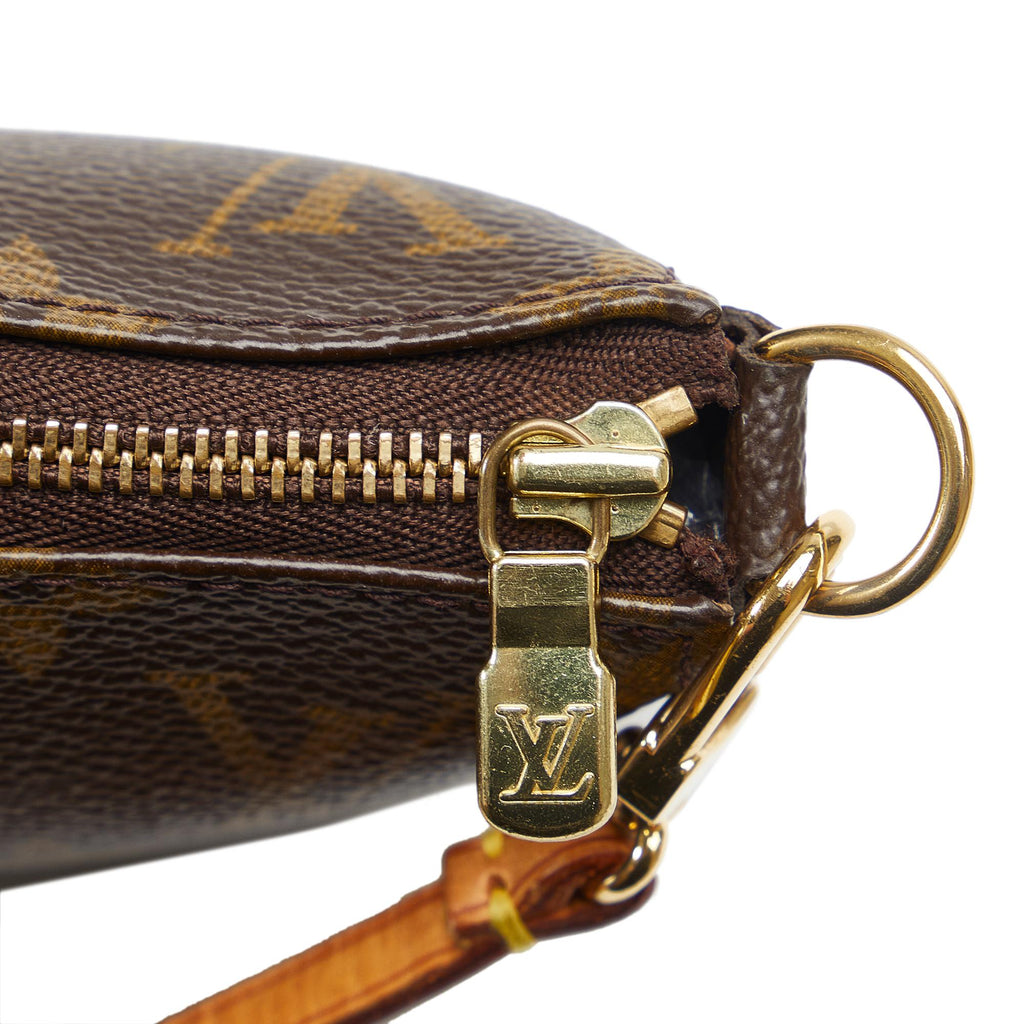 Louis Vuitton x Takashi Murakami Monogram Panda Pochette Accessoires (SHG-4a5zzC)