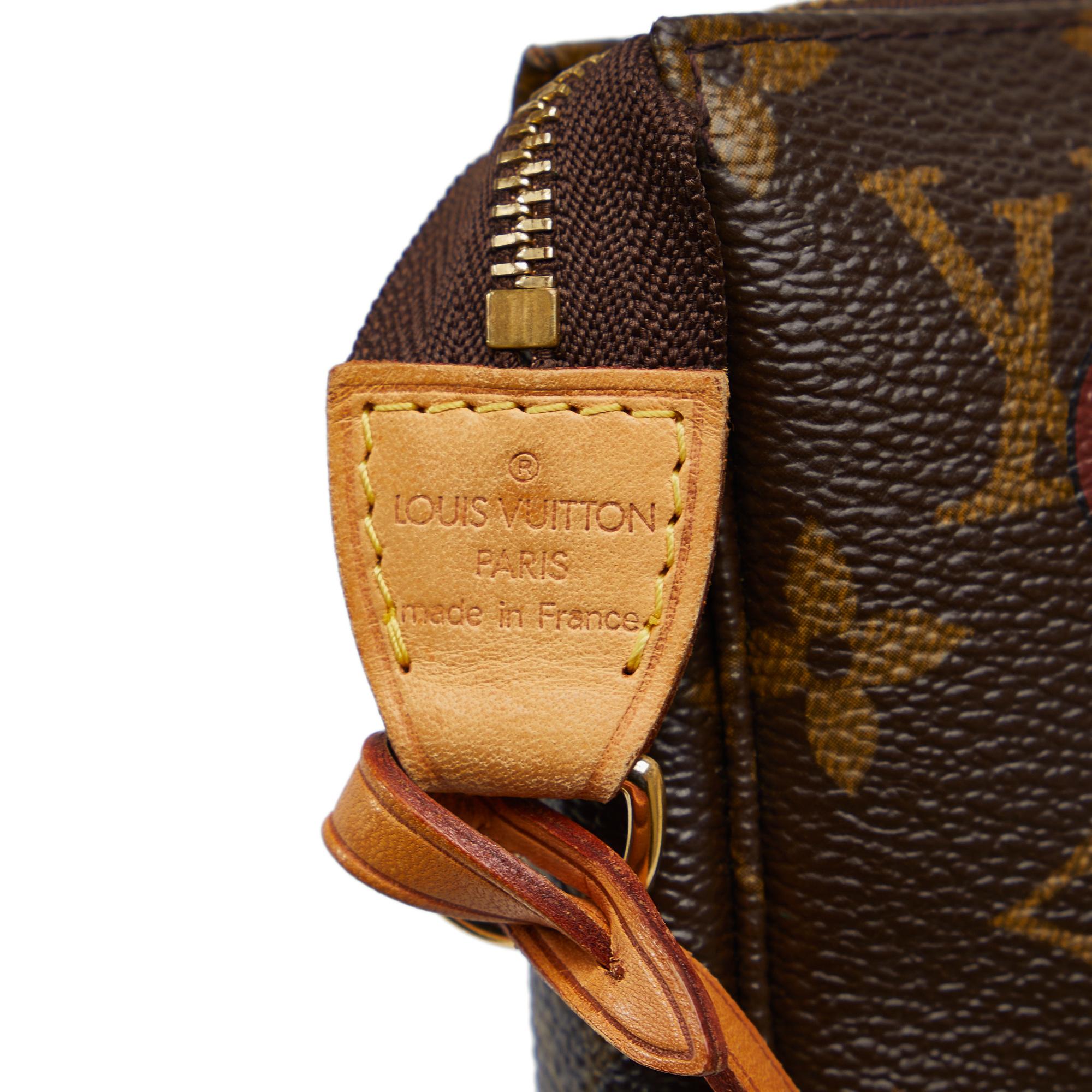 Louis Vuitton x Takashi Murakami Monogram Panda Pochette Accessoires (SHG-4a5zzC)
