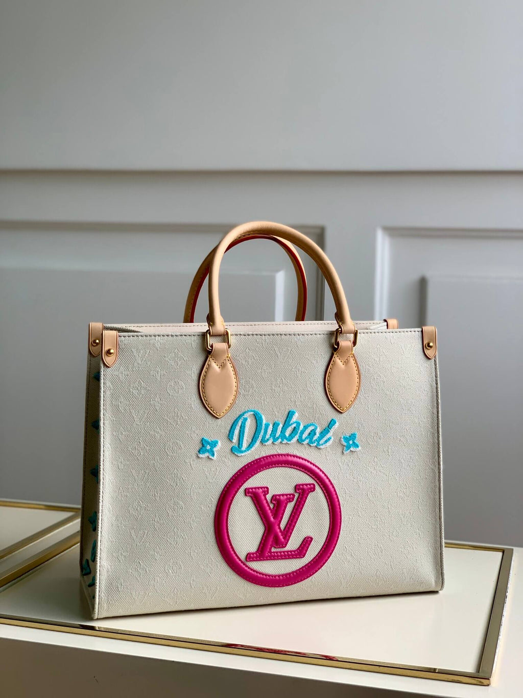 M20815 ONTHEGO TOTE BAG EMBROIDERED AND LEATHER TRIM SMALL 35 white rose
