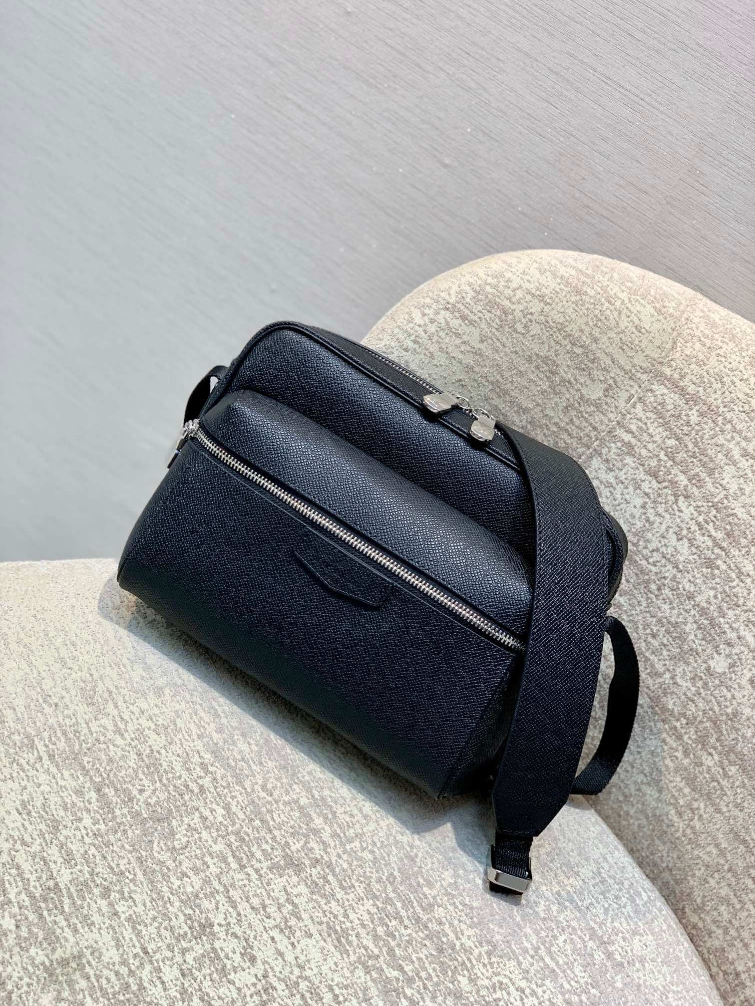 M33435 Outdoor shoulder bag cross body bags calfskin Monogram 26cm Men's bag