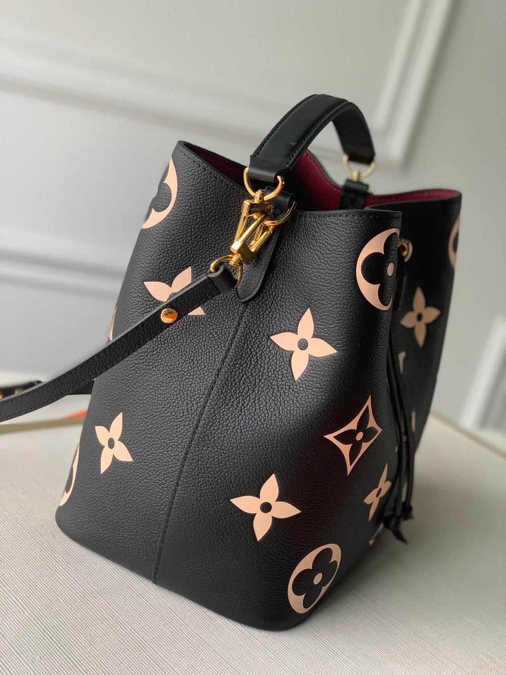 M45497 NEONOE MM Bucket bag BLACK/BEIGE Bicolor Monogram Empreinte leather