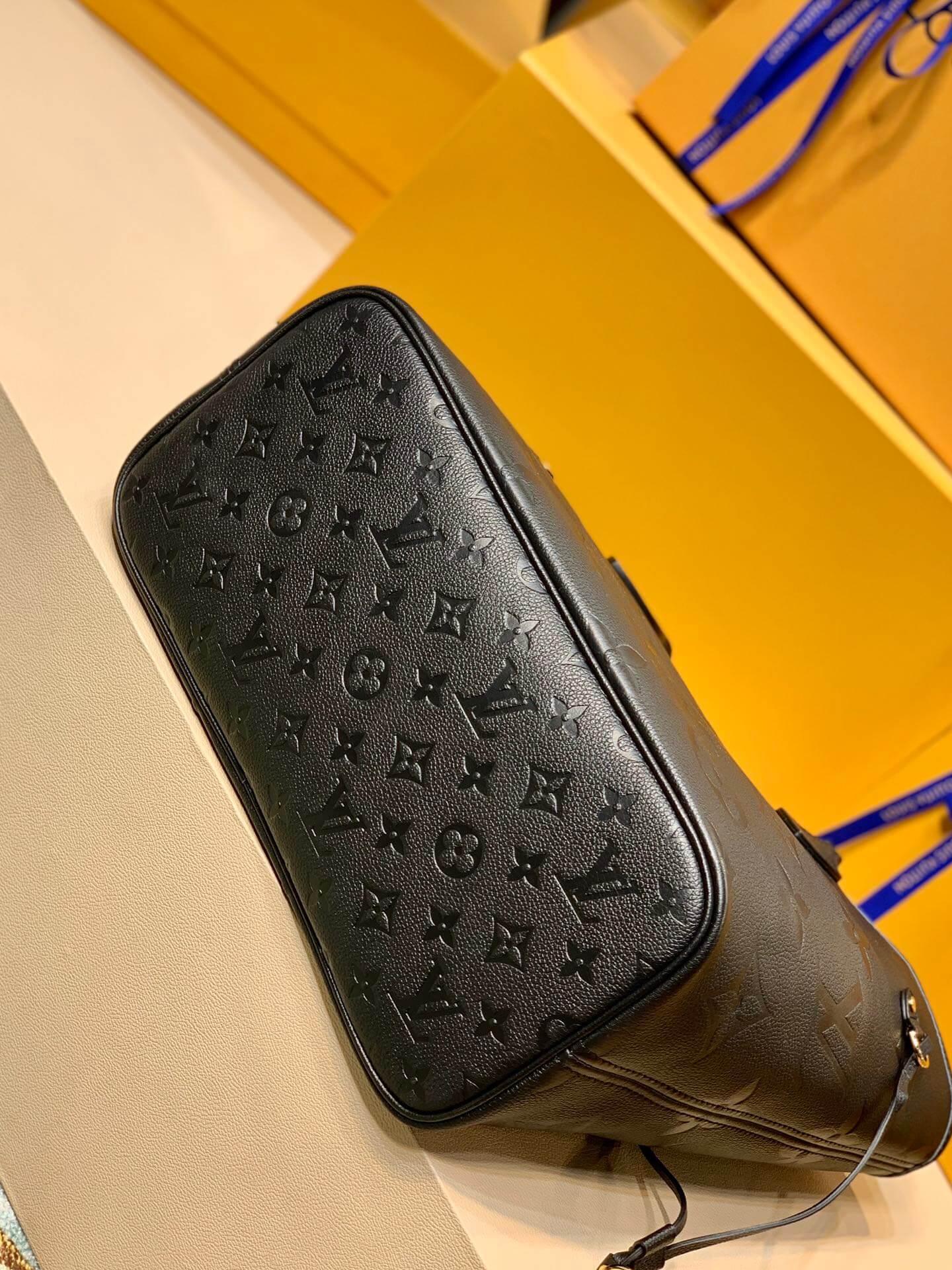 M45685 Neverfull MM Monogram Empreinte black cowhide