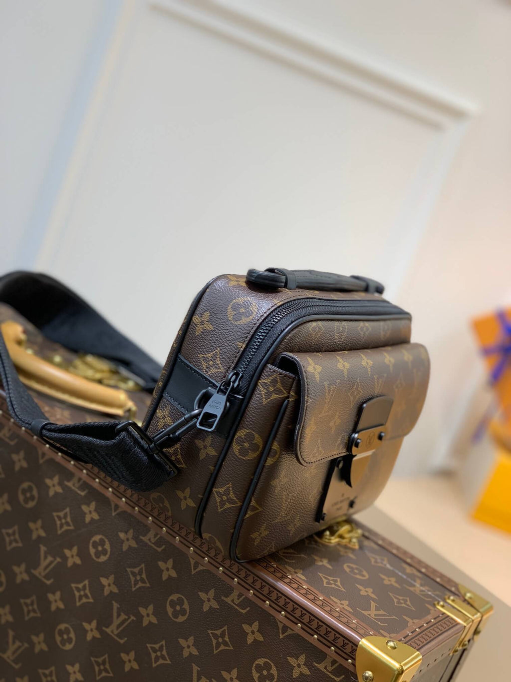 M45806 S LOCK MESSENGER Monogram Macassar black man bag Sac Plat shoulder bag
