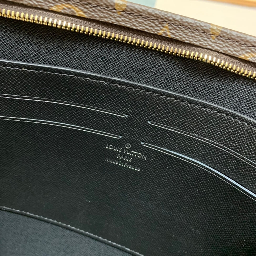M46037 POCHE TOILETTE NM Men's bag 25cm monogram