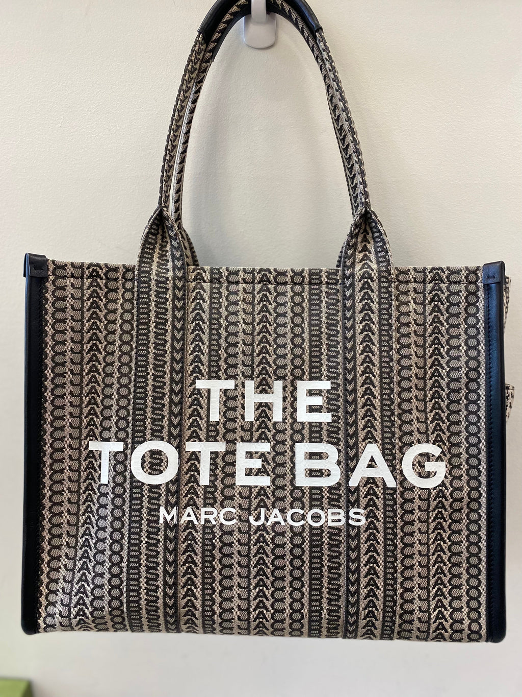 MARC JACOBS MONOGRAM TOTE BAG