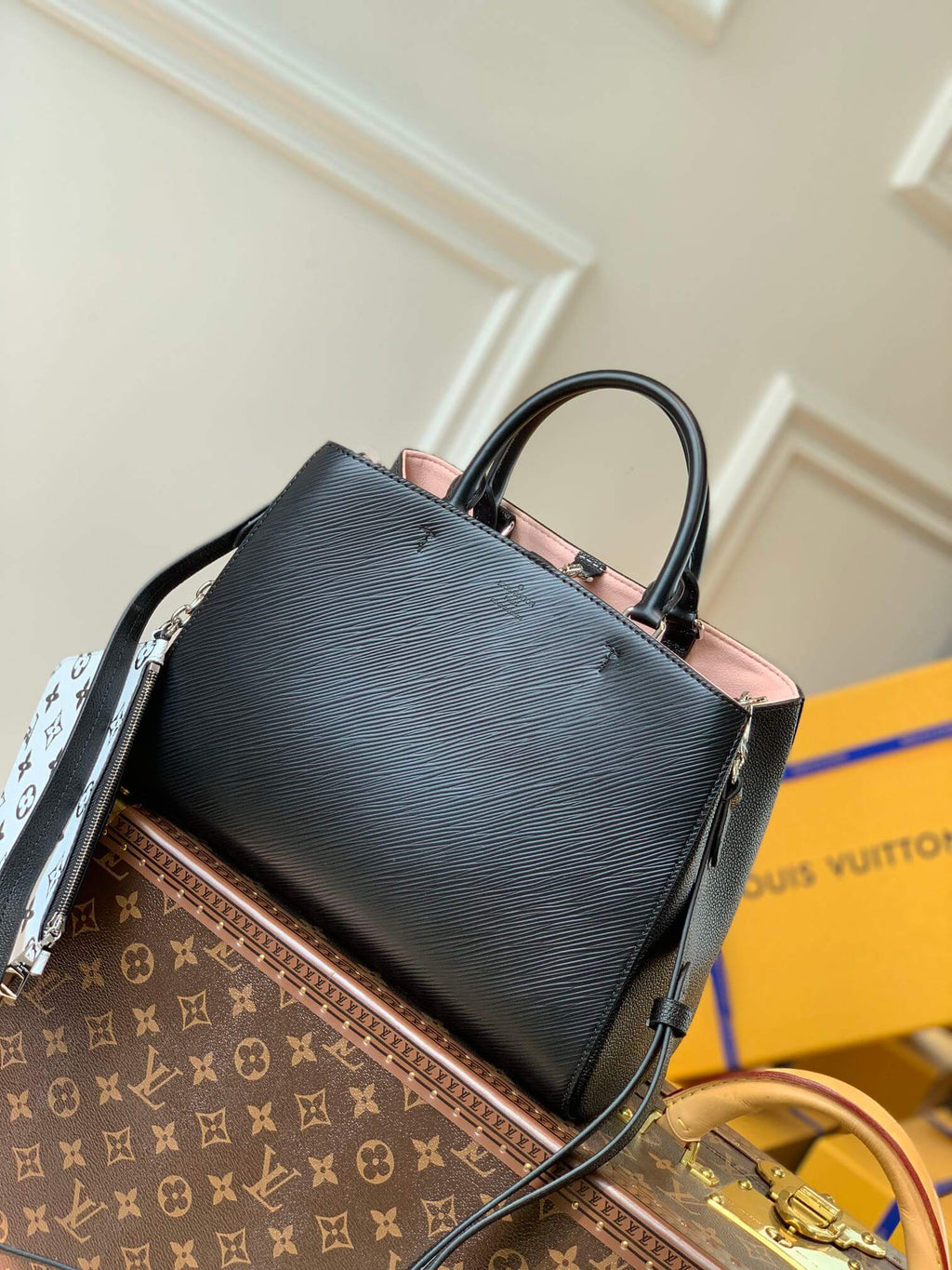 M59953 Marelle Tote MM Black grained Epi leather handbag