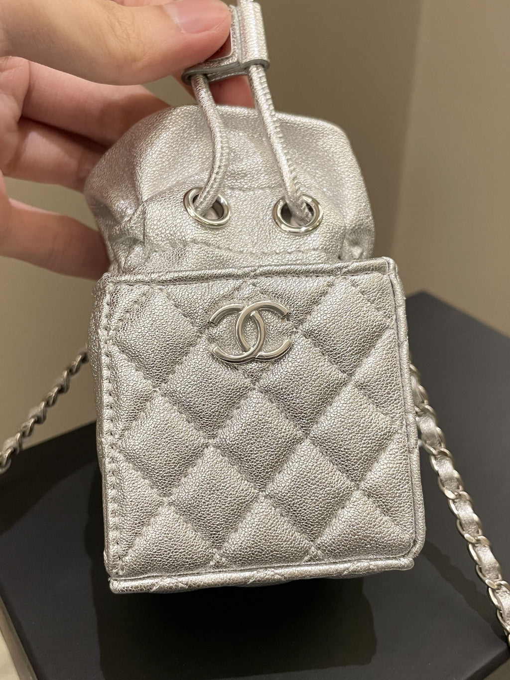 Chanel 22C Mini Clutch With Chain Metallic SiLouis Vuittoner Glazed Lambskin