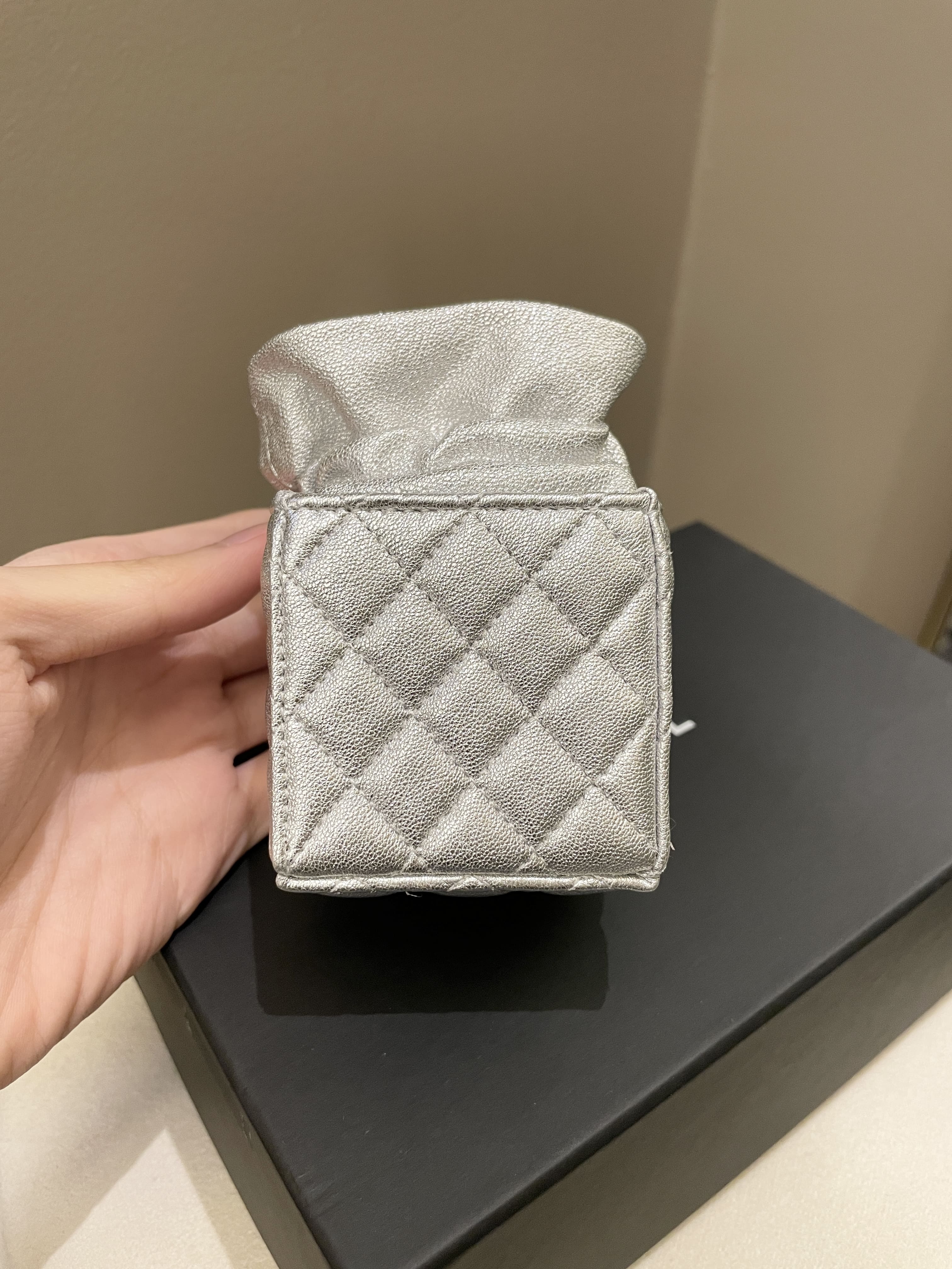 Chanel 22C Mini Clutch With Chain Metallic SiLouis Vuittoner Glazed Lambskin