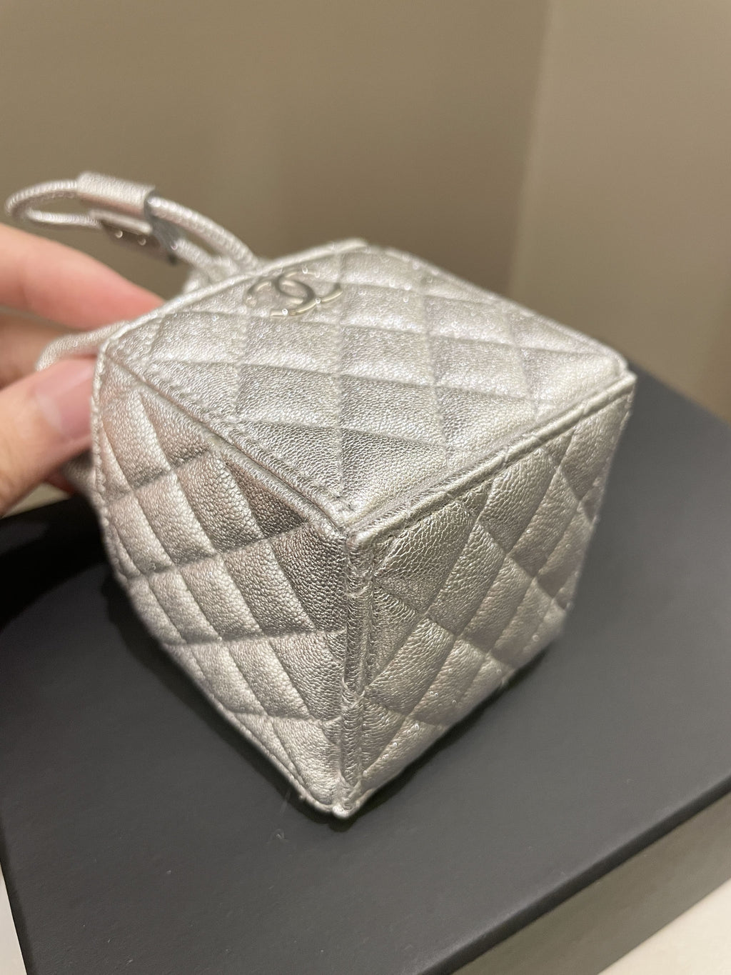Chanel 22C Mini Clutch With Chain Metallic SiLouis Vuittoner Glazed Lambskin
