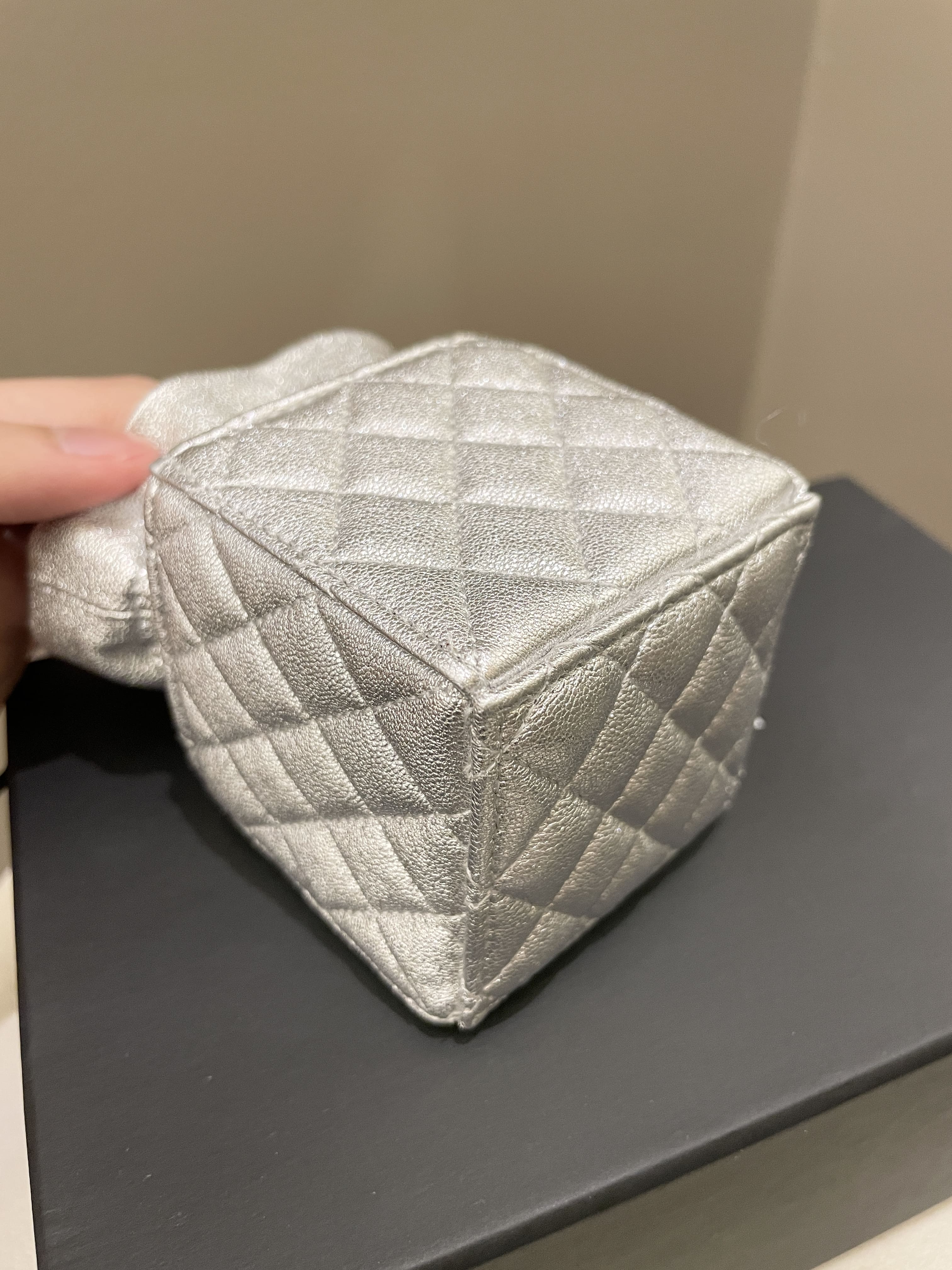 Chanel 22C Mini Clutch With Chain Metallic SiLouis Vuittoner Glazed Lambskin