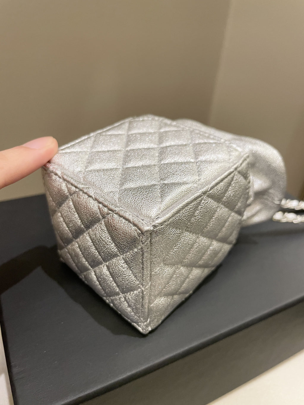 Chanel 22C Mini Clutch With Chain Metallic SiLouis Vuittoner Glazed Lambskin
