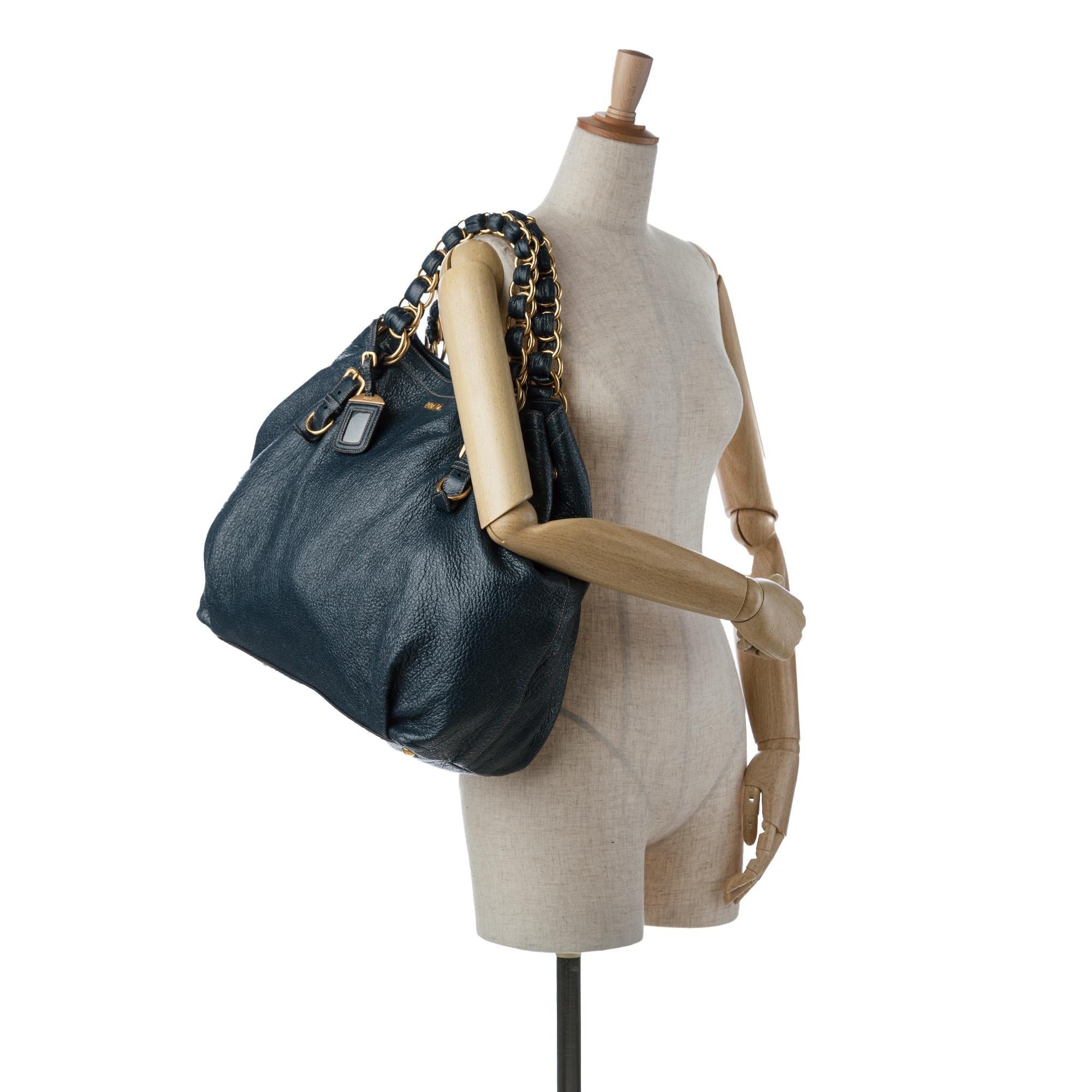 Prada Cervo Lux Chain Tote (SHG-8kccG2)
