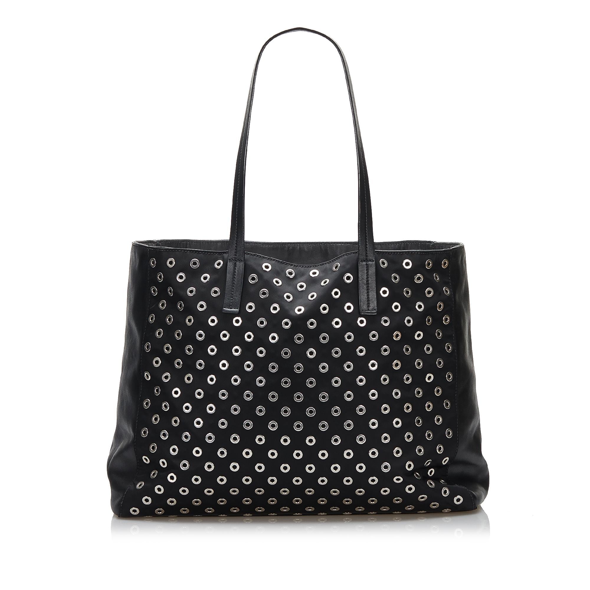 Prada Grommet Tessuto Tote (SHG-HPEKAR)