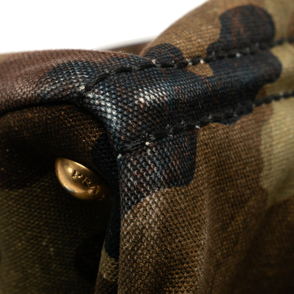 Prada Large Camouflage Stampata Canapa Tote (SHG-BOAIpk)
