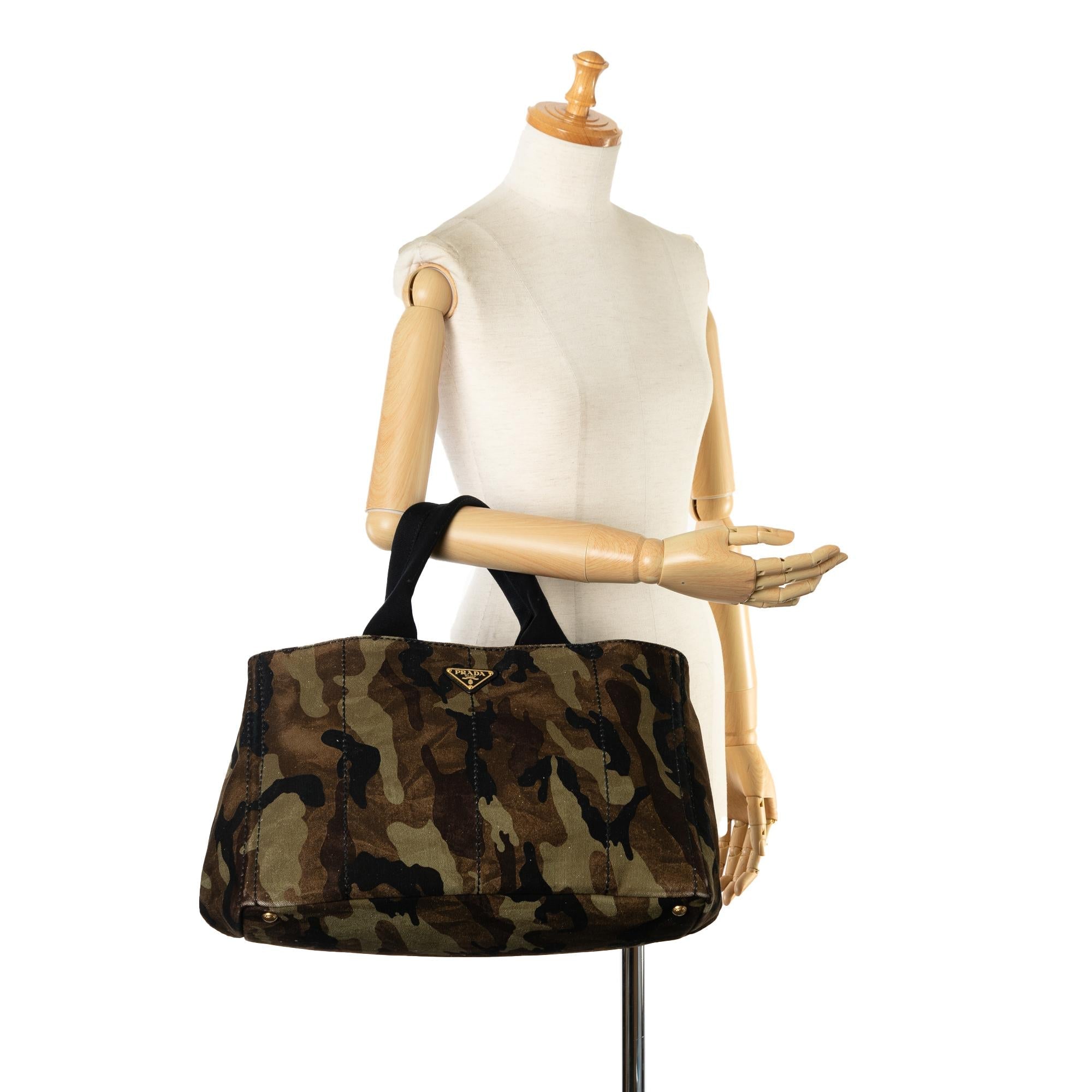 Prada Large Camouflage Stampata Canapa Tote (SHG-BOAIpk)