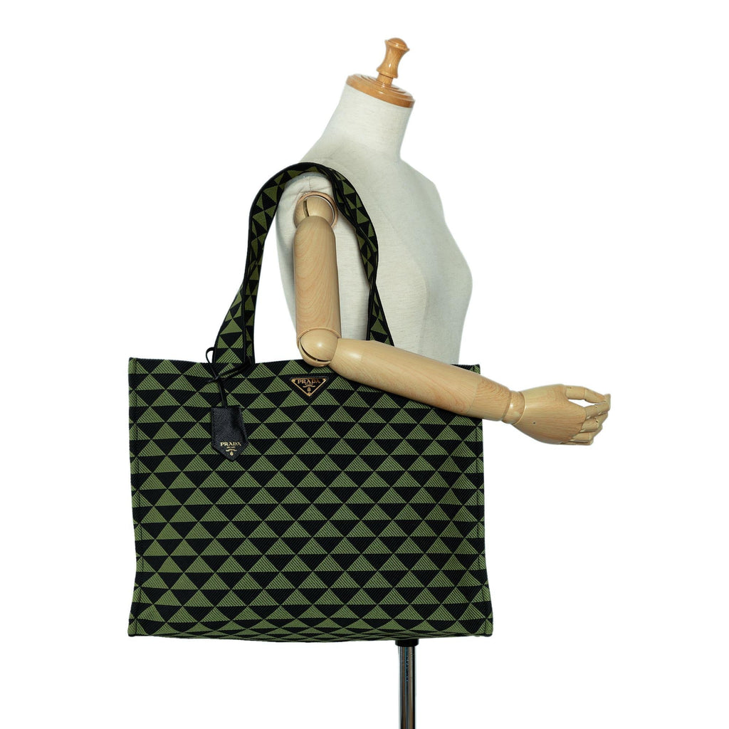 Prada Large Triangolo Jacquard Symbole Tote (SHG-YpY2Cg)