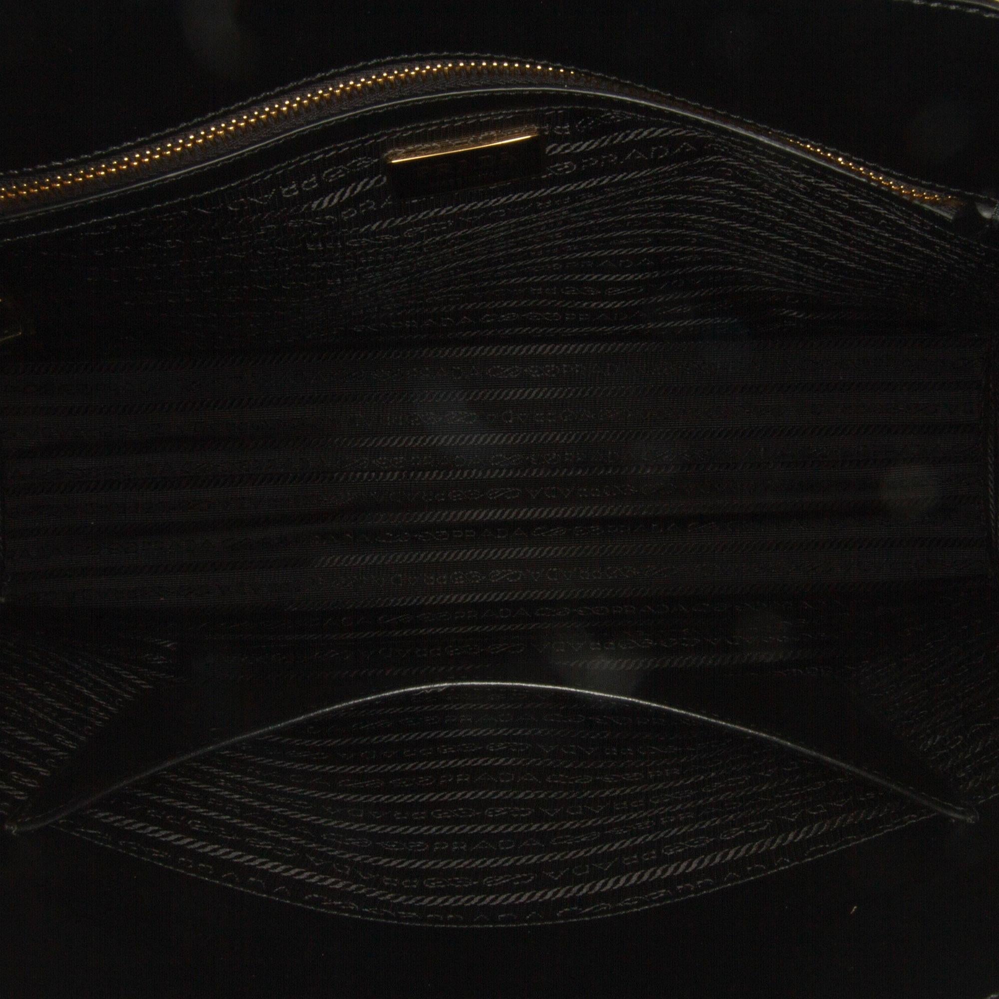 Prada Large Triangolo Jacquard Symbole Tote (SHG-8Nku9Q)
