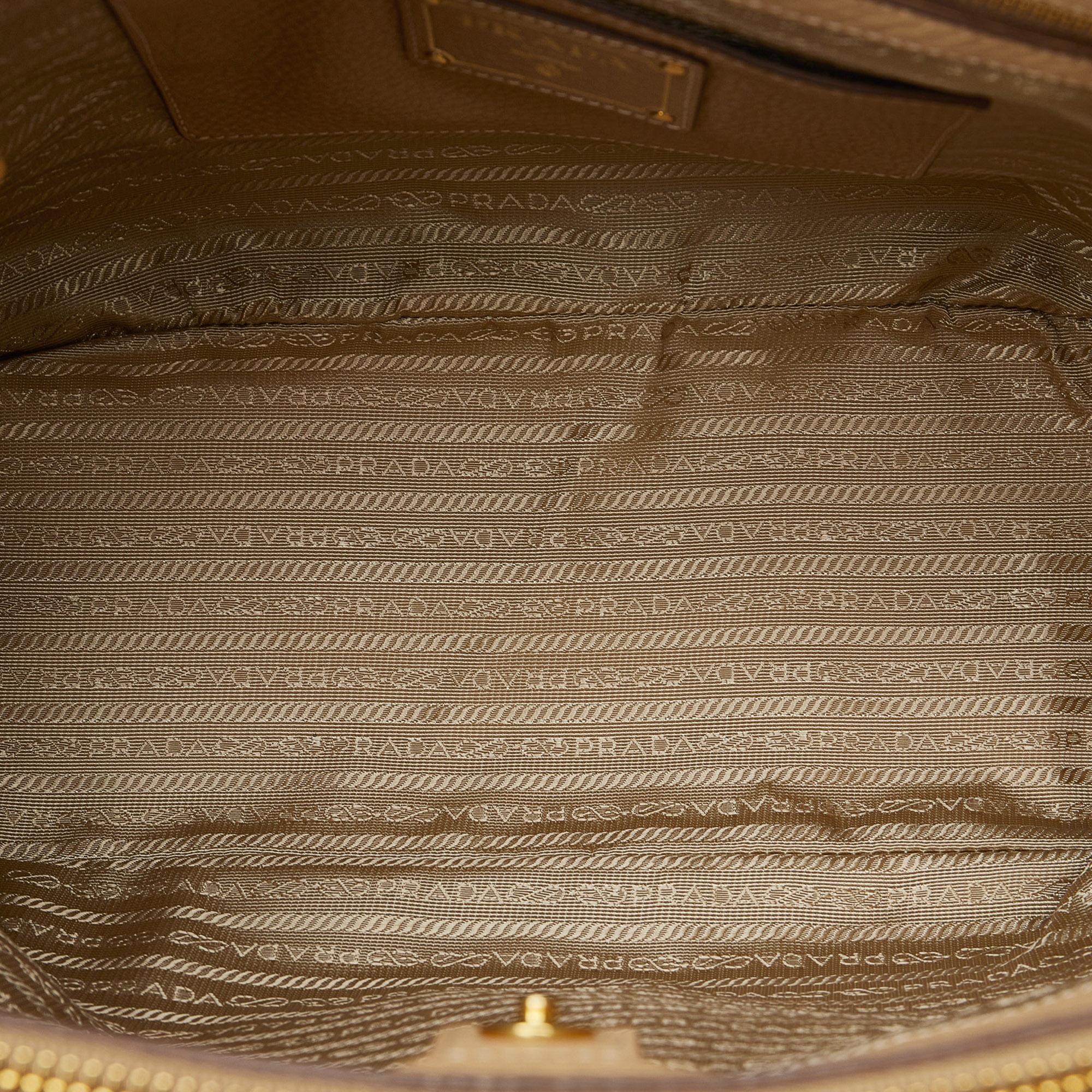 Prada Large Vitello Daino Double Zip Tote (SHG-kIo0pE)