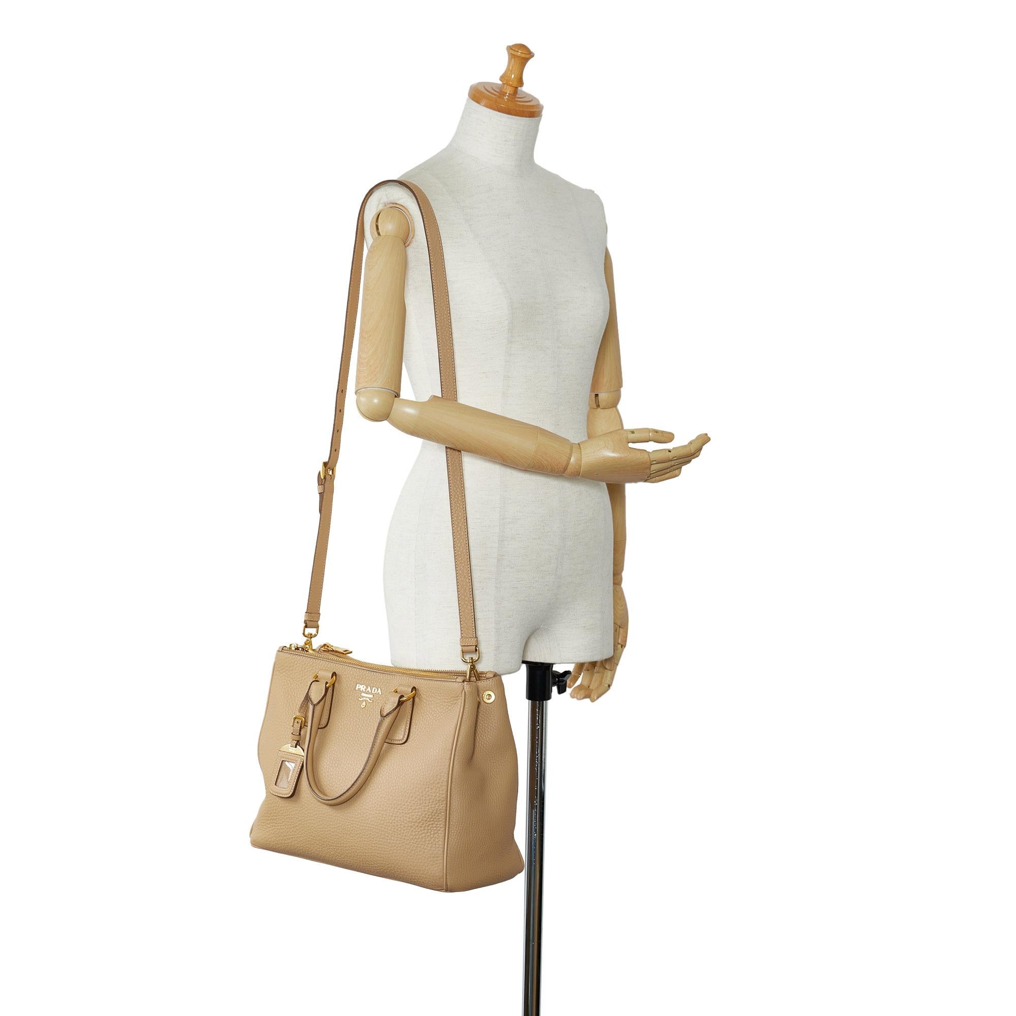 Prada Large Vitello Daino Double Zip Tote (SHG-kIo0pE)