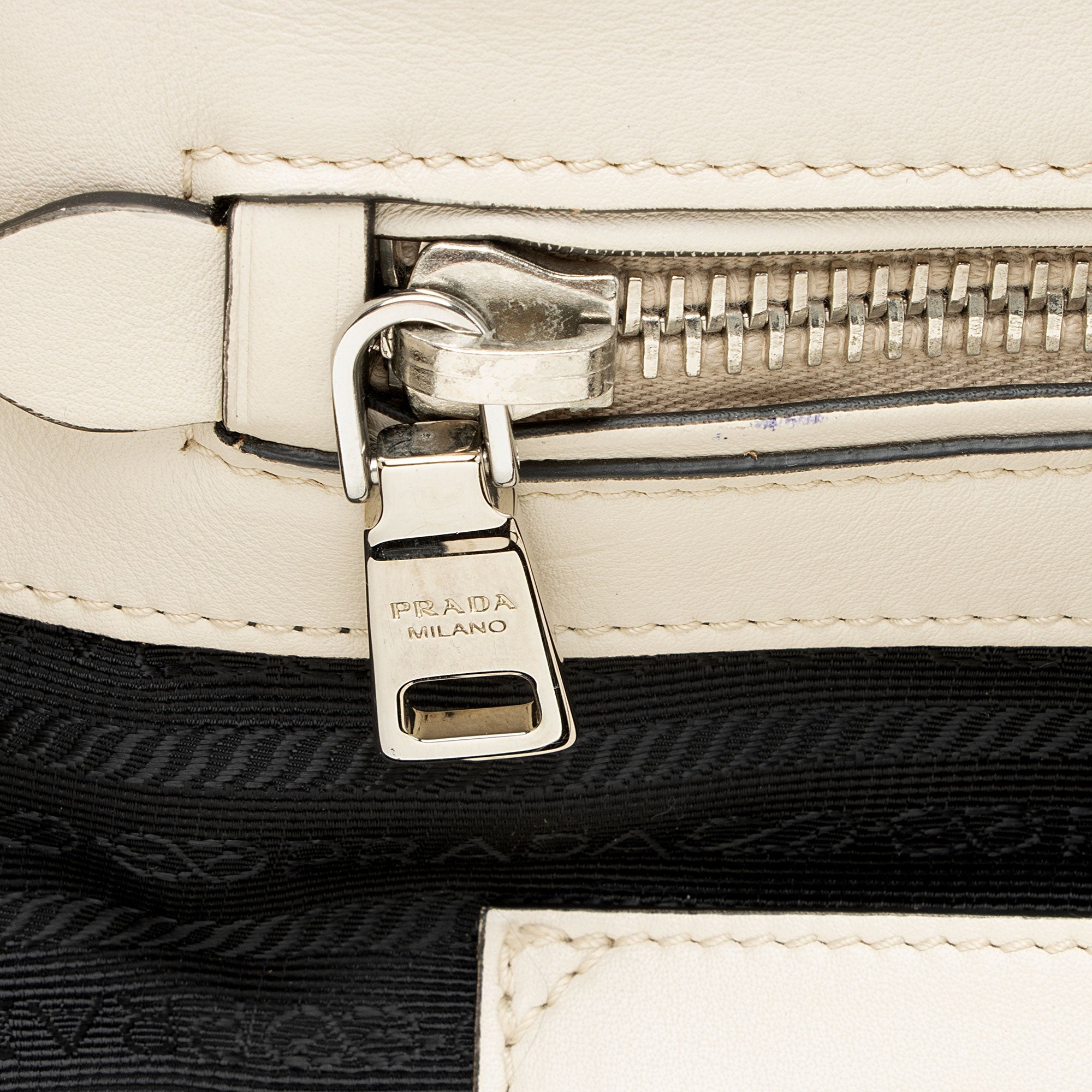 Prada Leather Soft Shopping Tote (SHF-SUTEao)