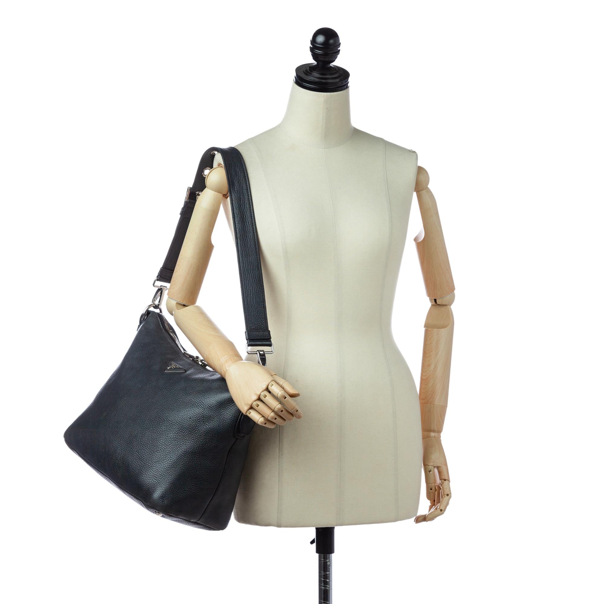 Prada Leather Tote Bag (SHG-29438)