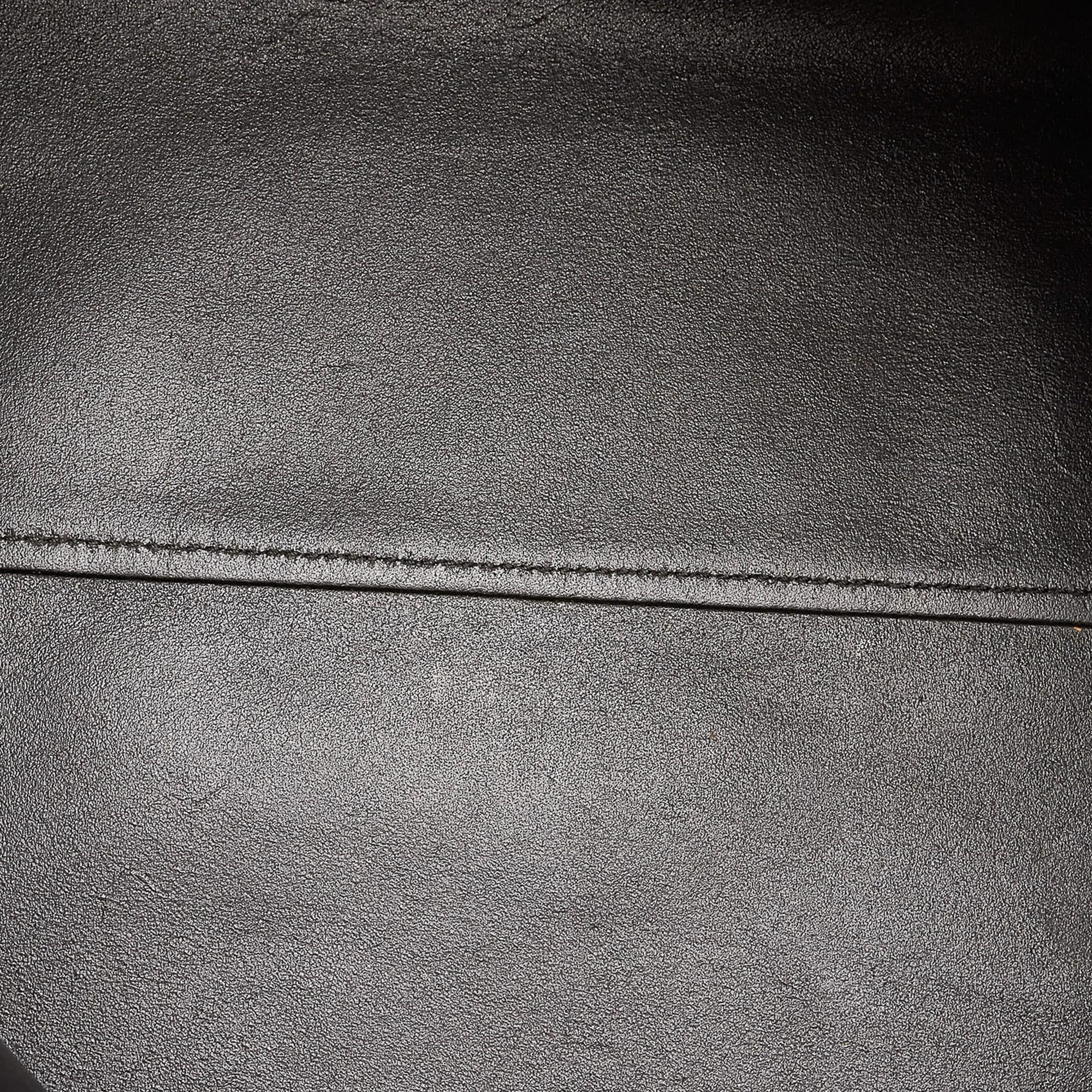 Prada Leather Tote Bag (SHG-31485)