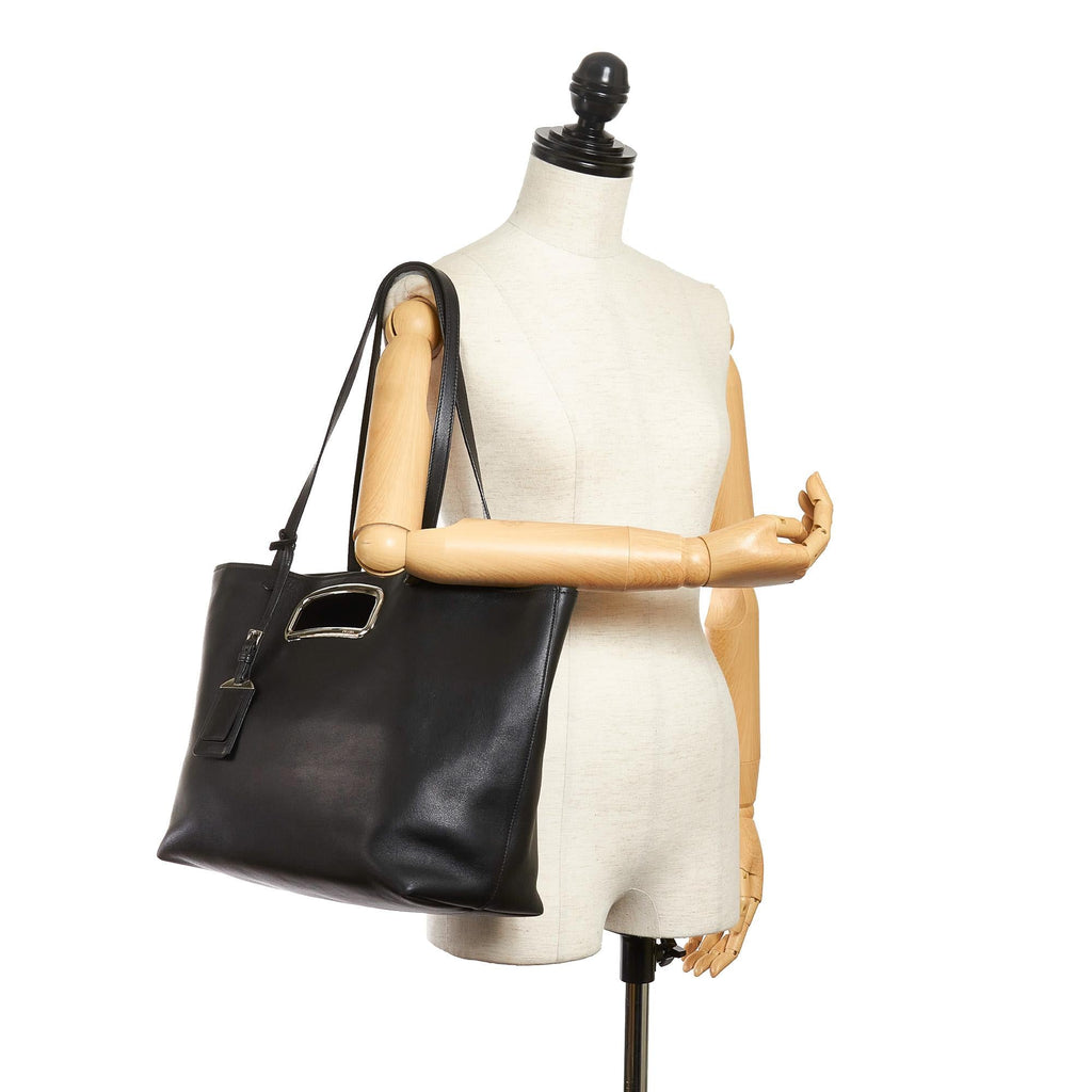 Prada Leather Tote Bag (SHG-31485)