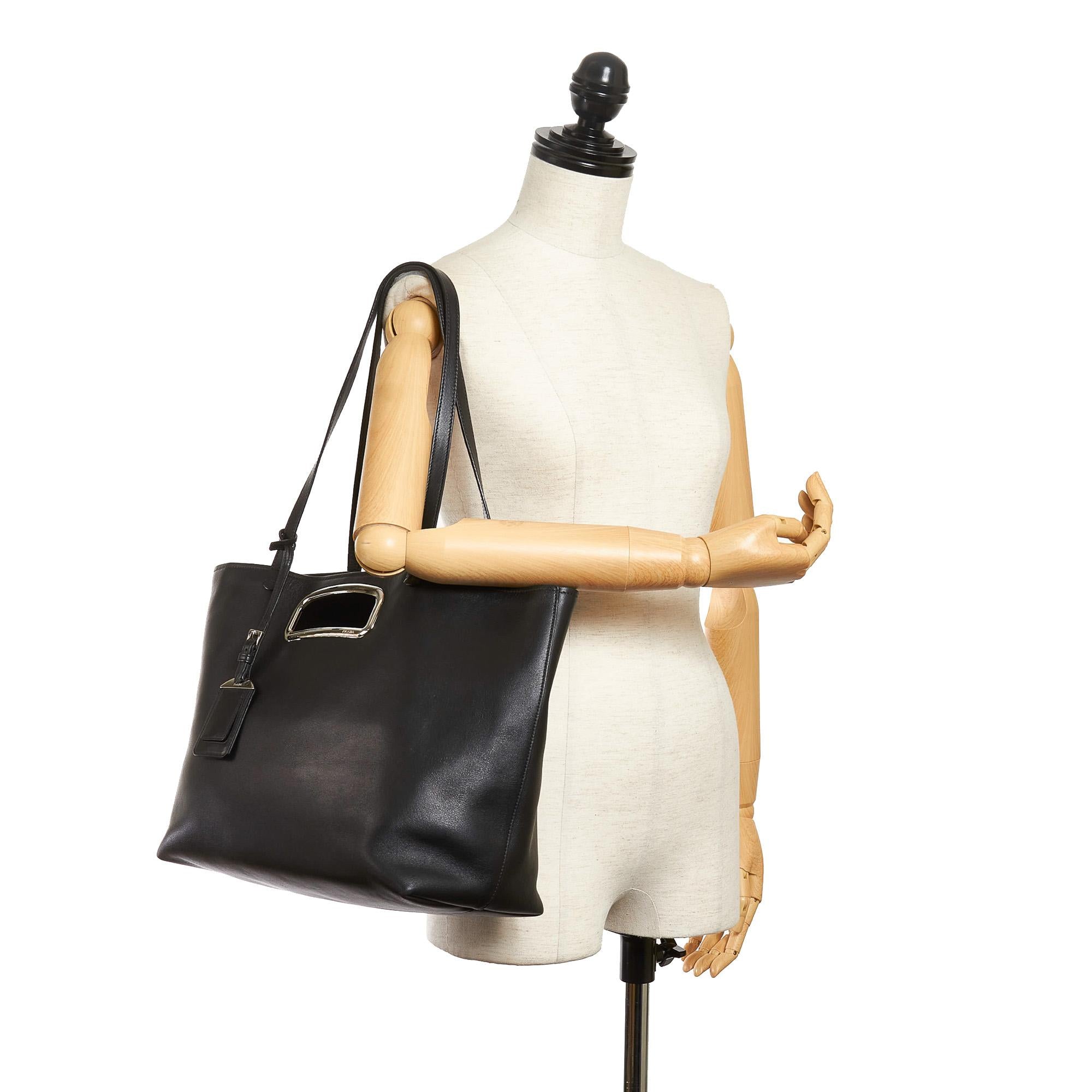 Prada Leather Tote Bag (SHG-31485)