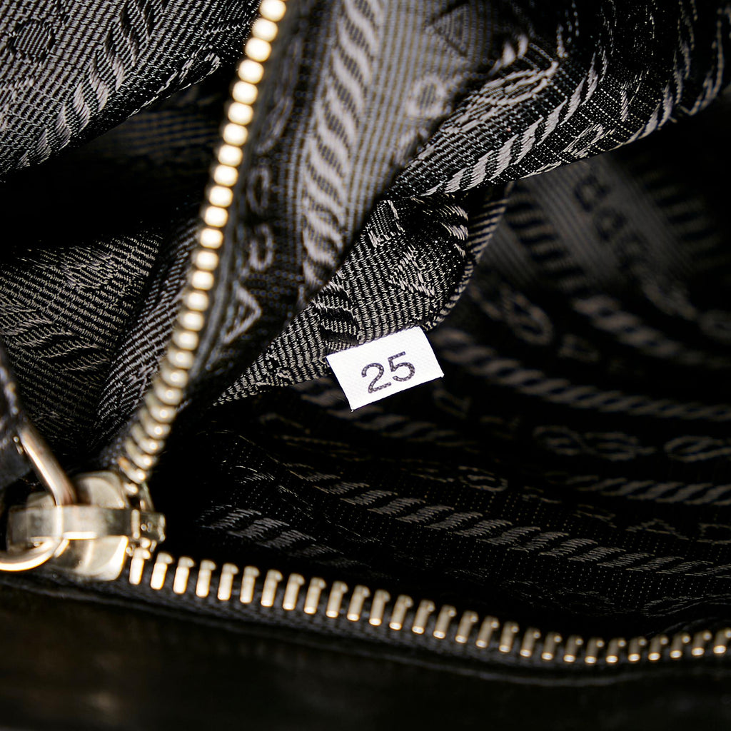 Prada Leather Tote Bag (SHG-32970)