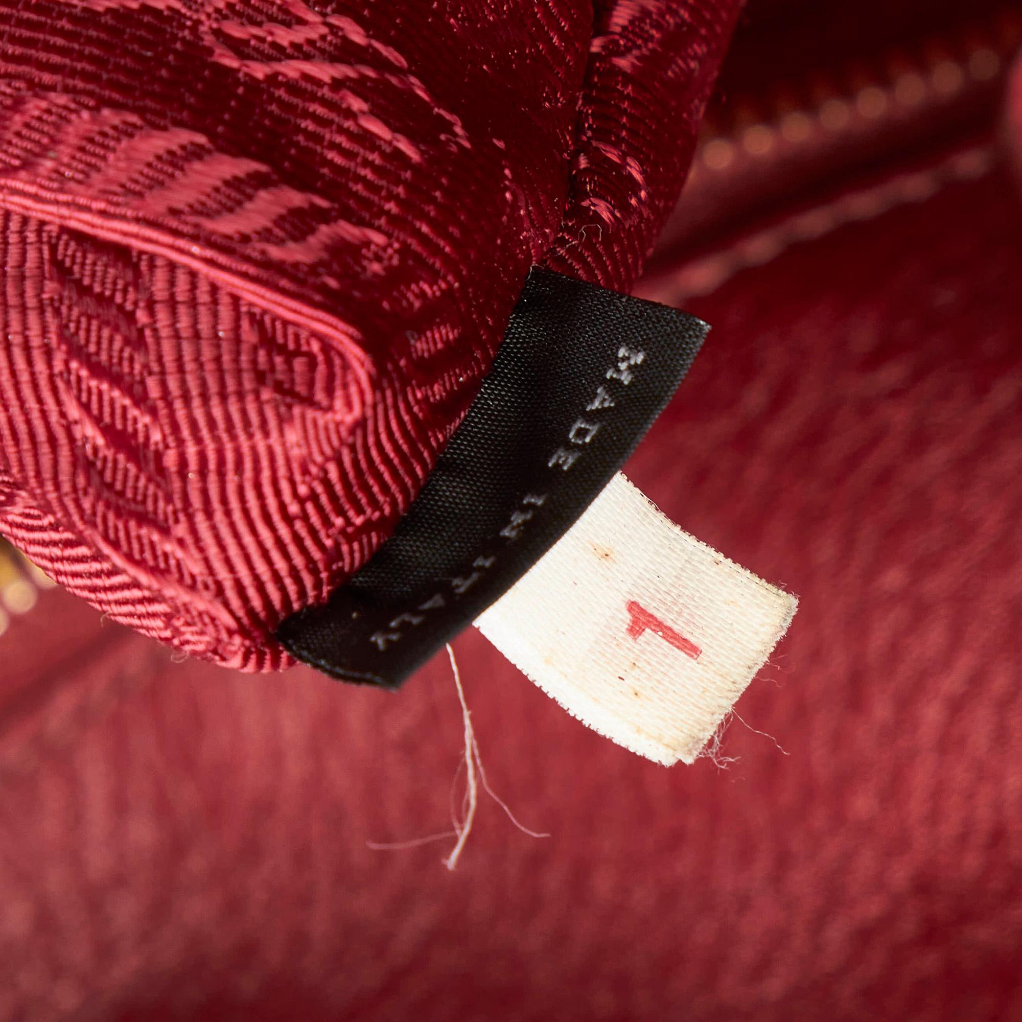 Prada Leather Tote Bag (SHG-33978)