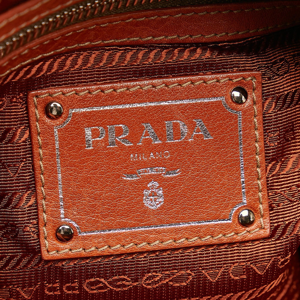 Prada Leather Tote Bag (SHG-34123)