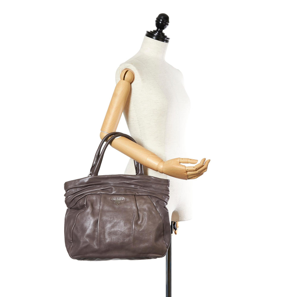 Prada Leather Tote Bag (SHG-36126)